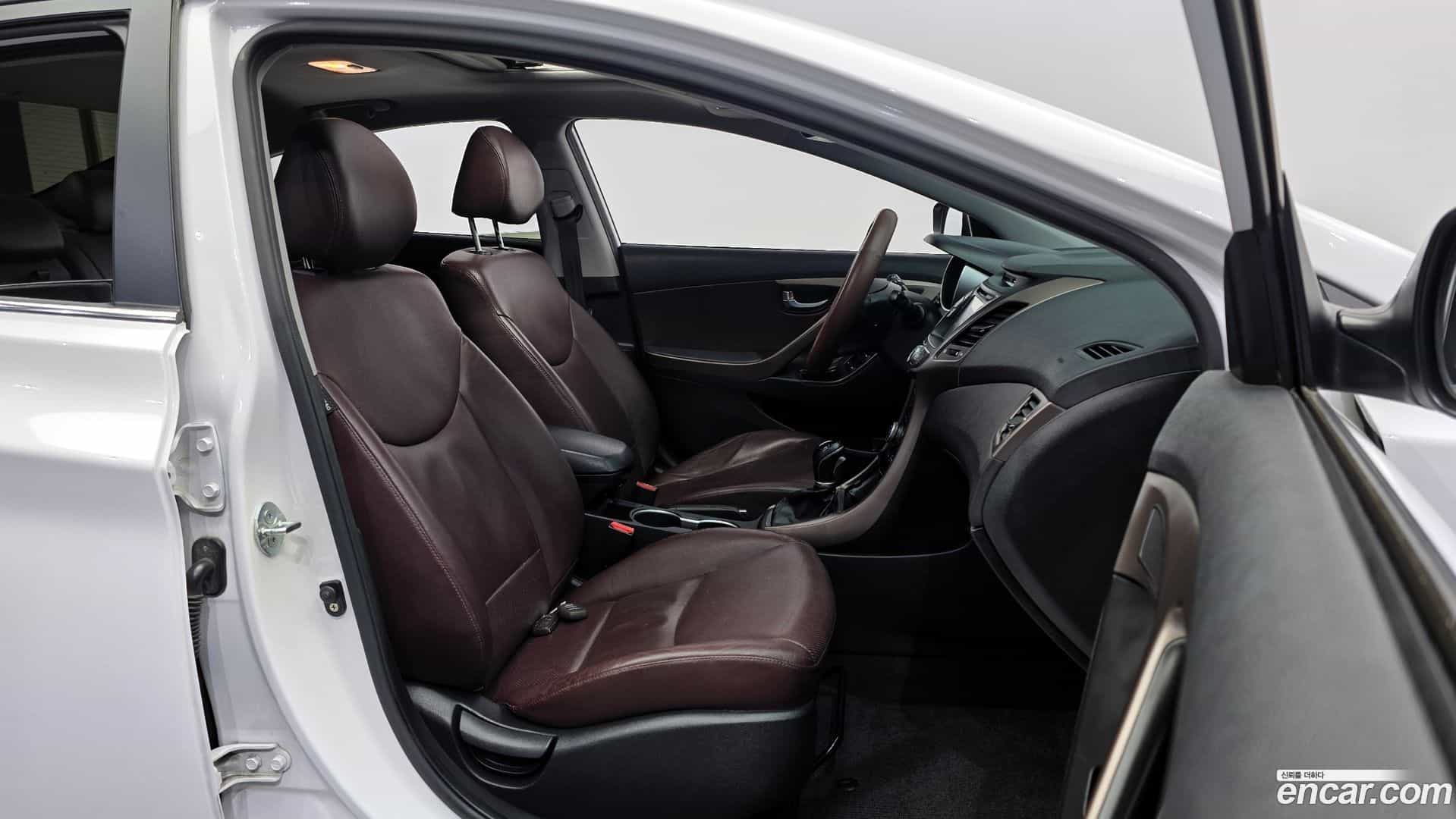 AVANTE Hyundai 2013.9-OPTION-015