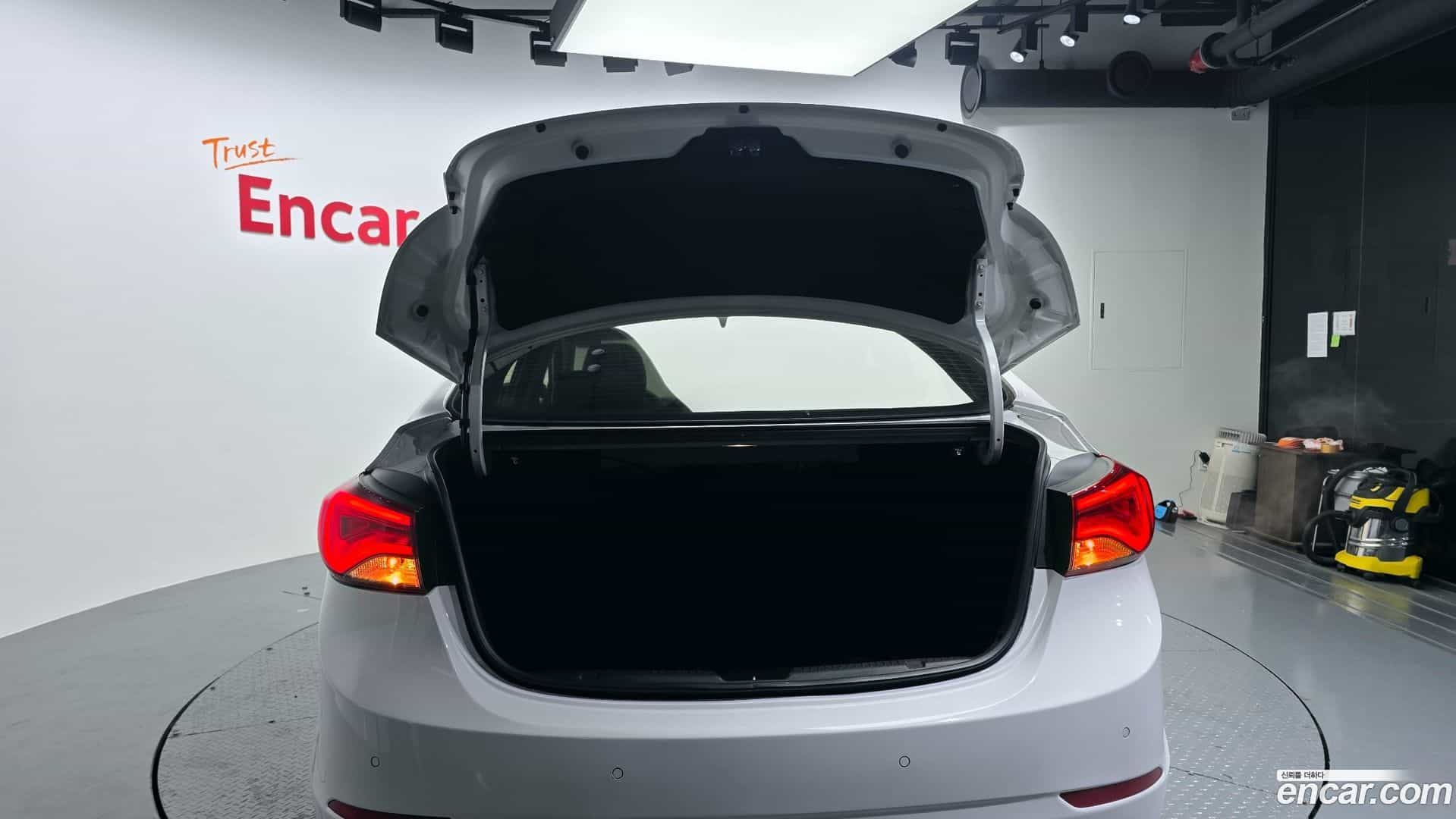 AVANTE Hyundai 2013.9-OPTION-024