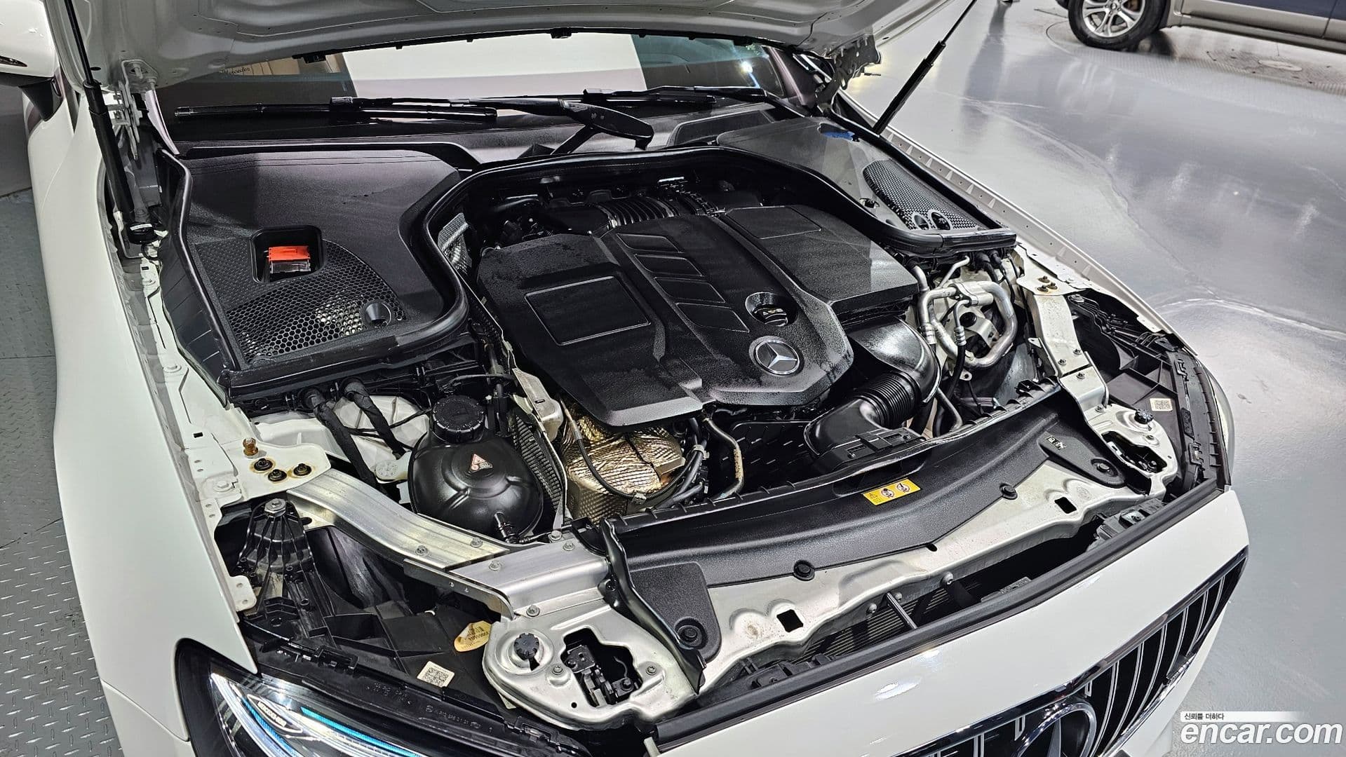 Main__Slider__Photo:E-Class Mercedes-Benz 2018.10-5