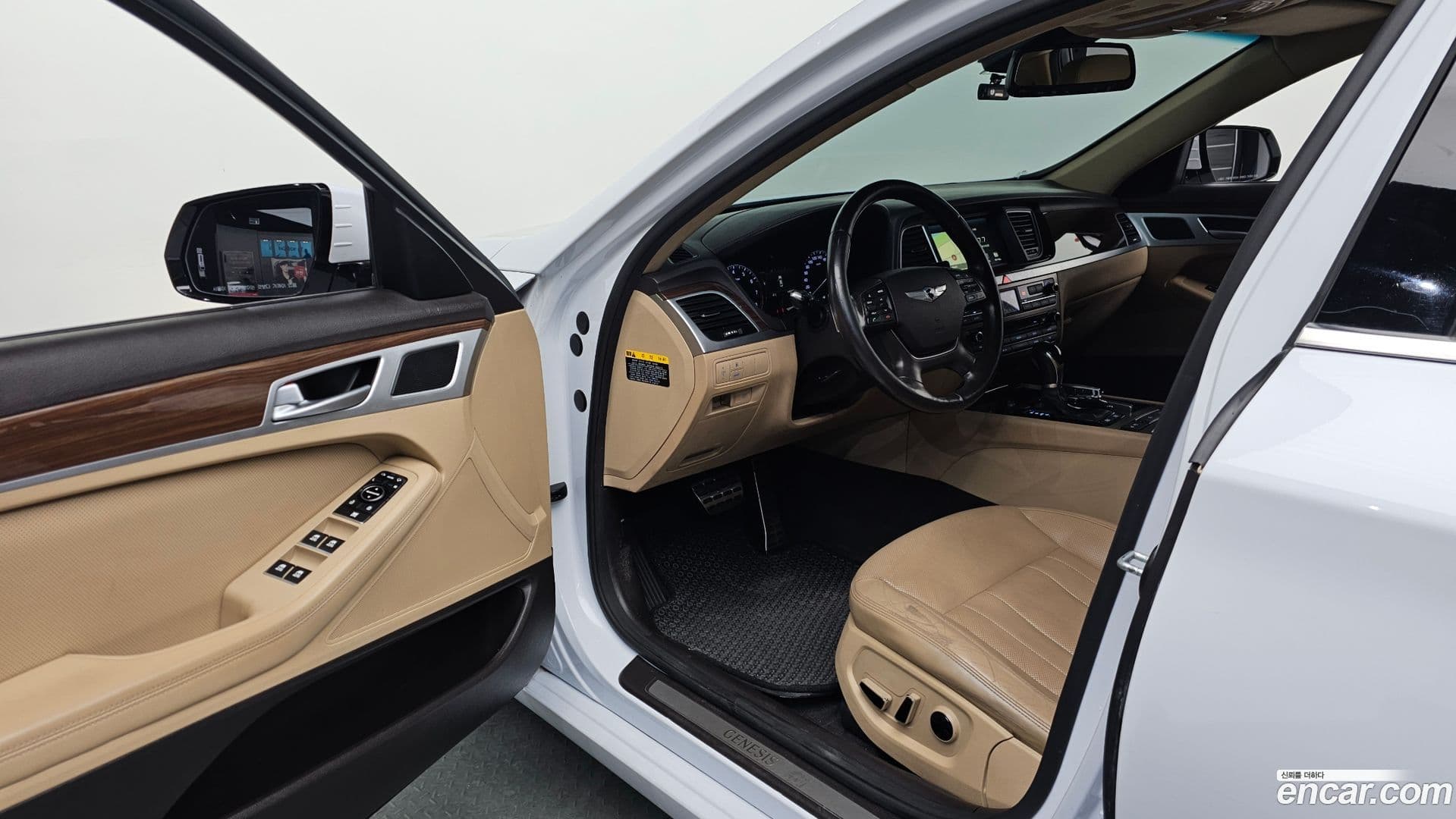 Main__Slider__Photo:Genesis Hyundai 2015.8-9