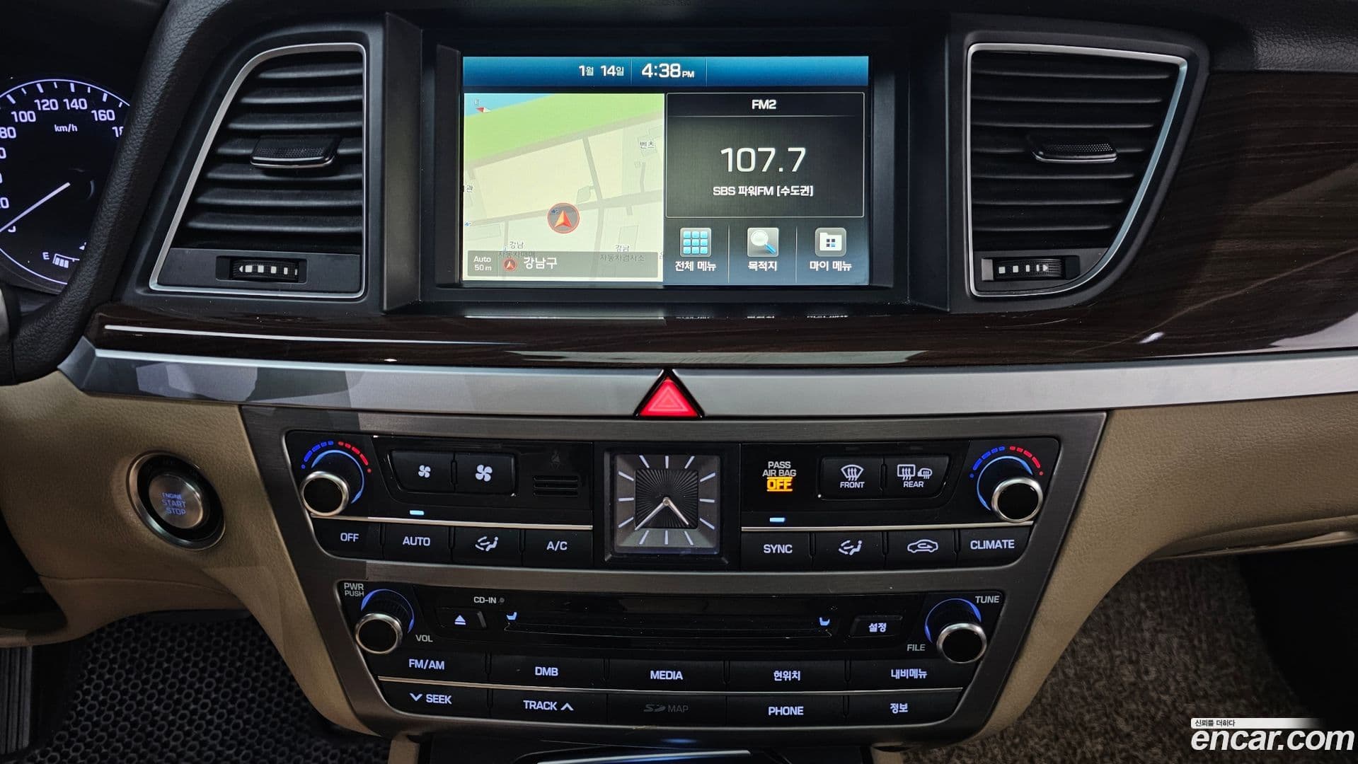 Main__Slider__Photo:Genesis Hyundai 2015.8-13