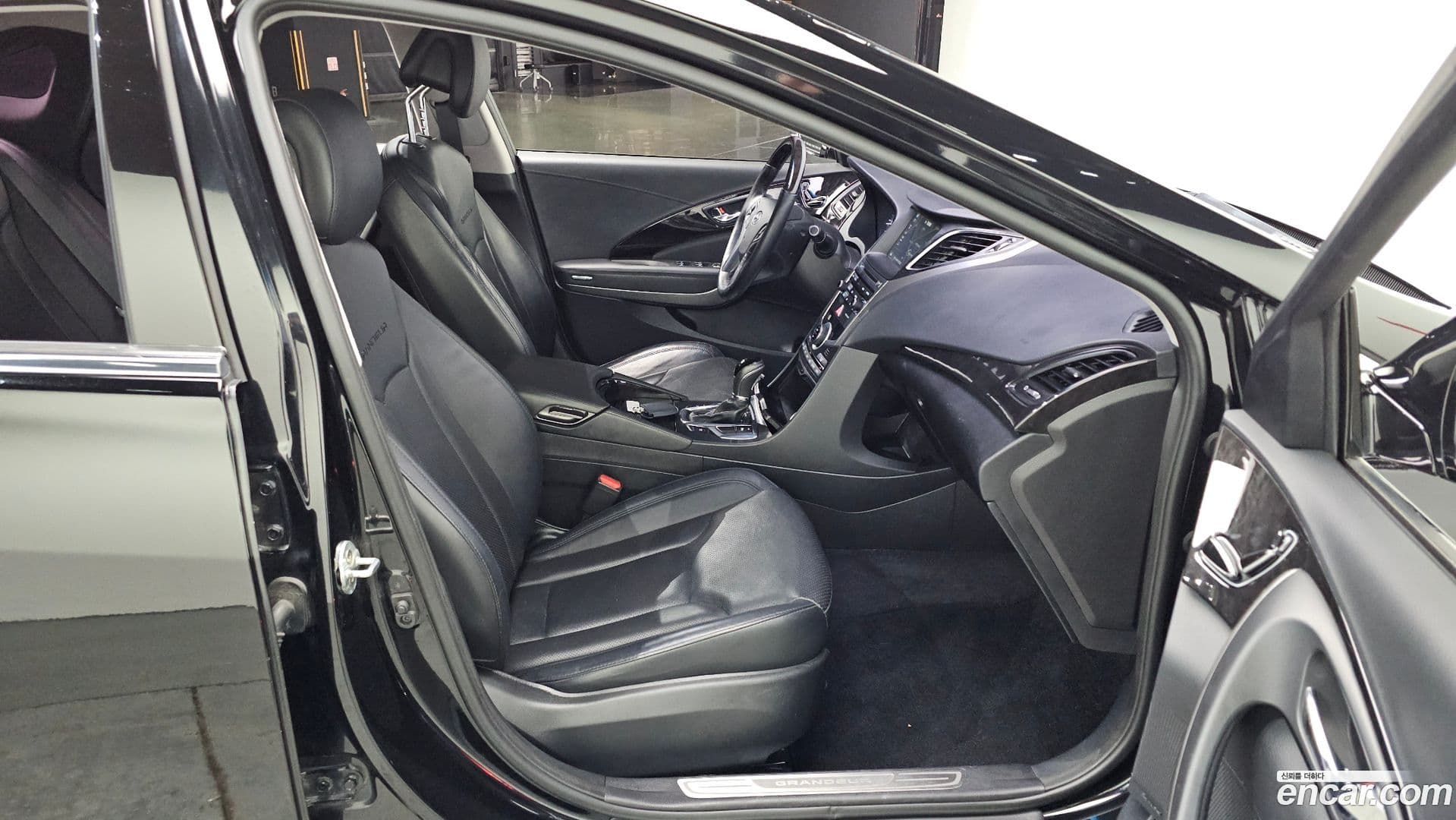 Main__Slider__Photo:Grandeur Hyundai 2016.8-11