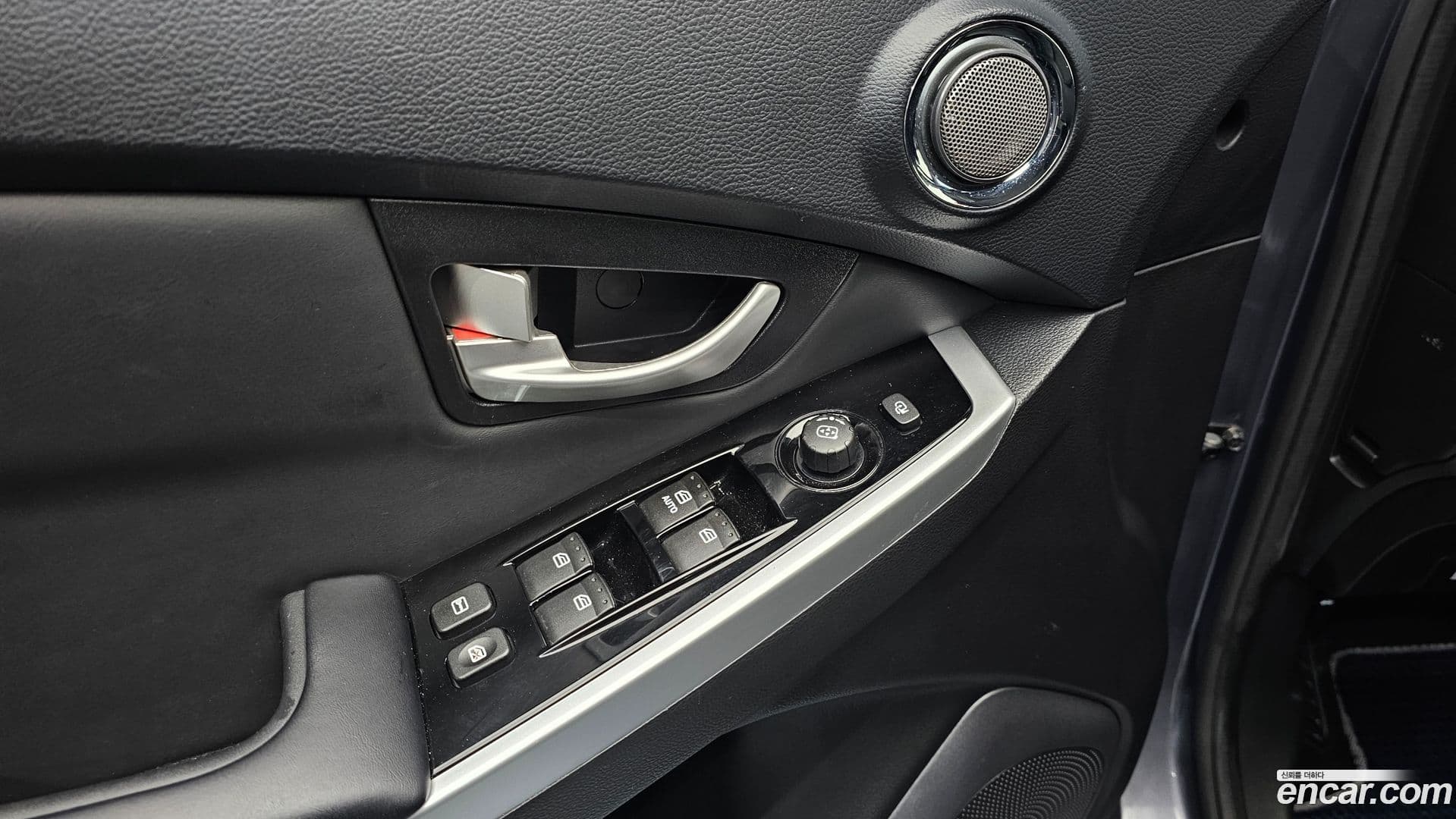 Main__Slider__Photo:KORANDO KG_Mobility_Ssangyong 2015.0-15