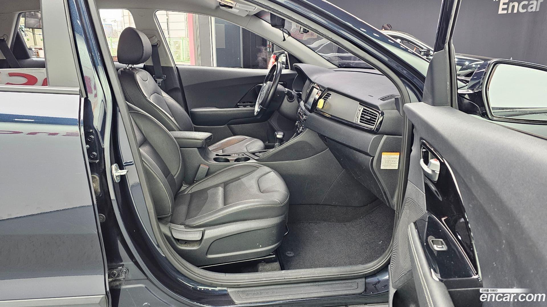 Main__Slider__Photo:Niro Kia 2016.5-10