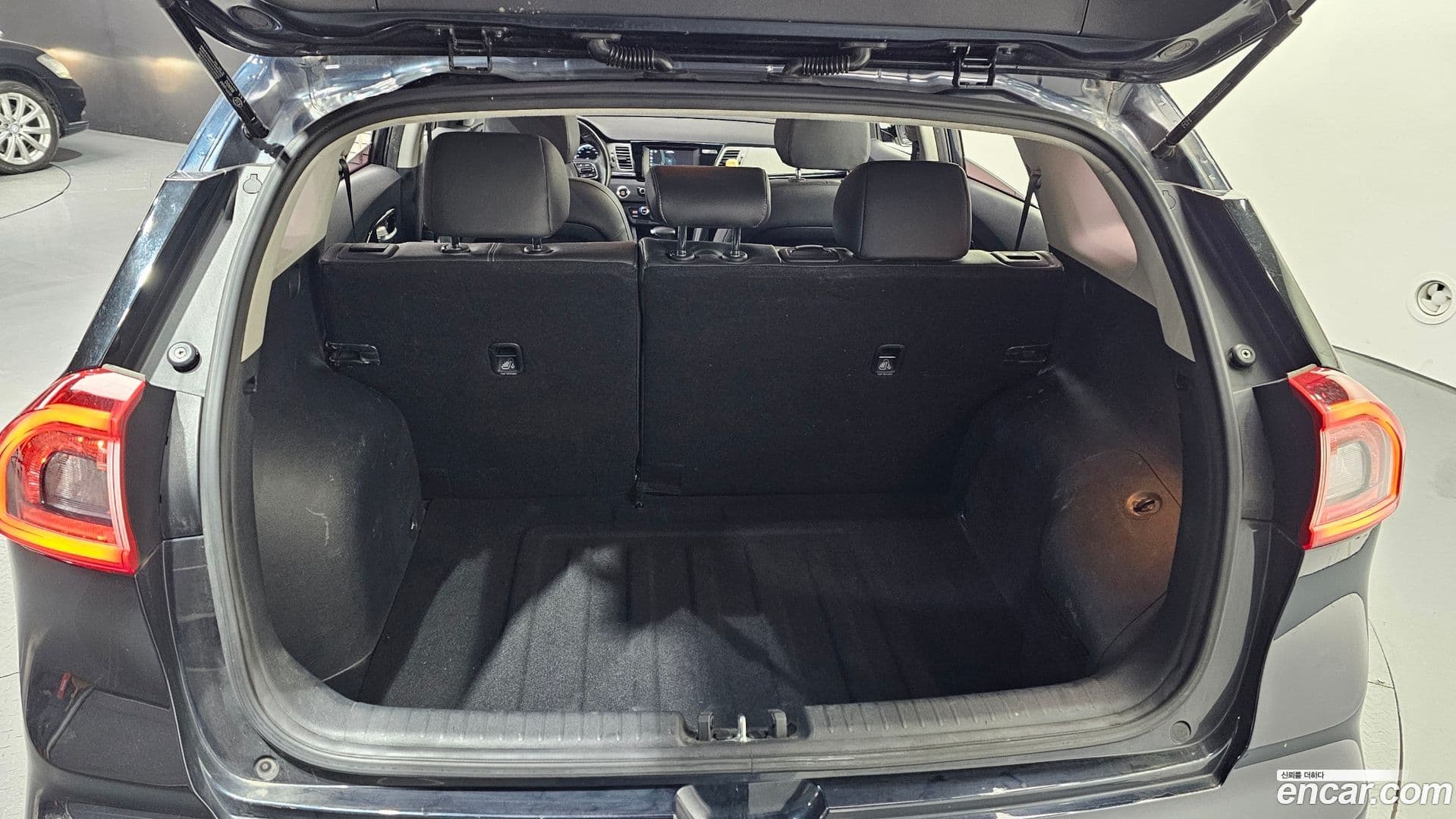 Main__Slider__Photo:Niro Kia 2016.5-19