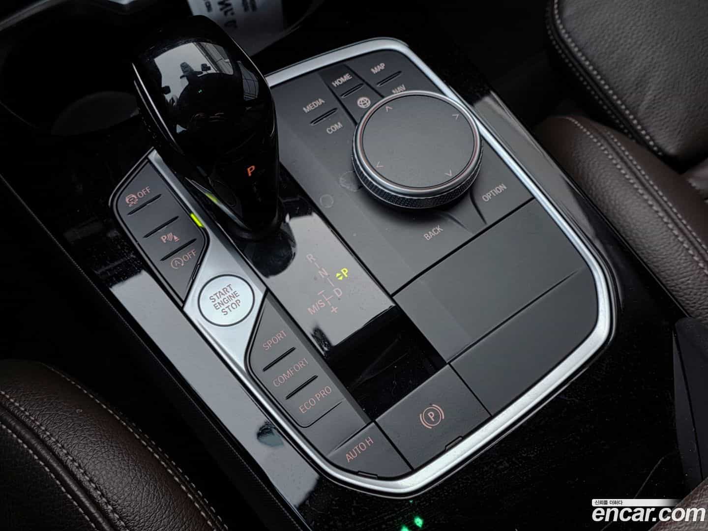 2-Series BMW 2022.10-INNER-009