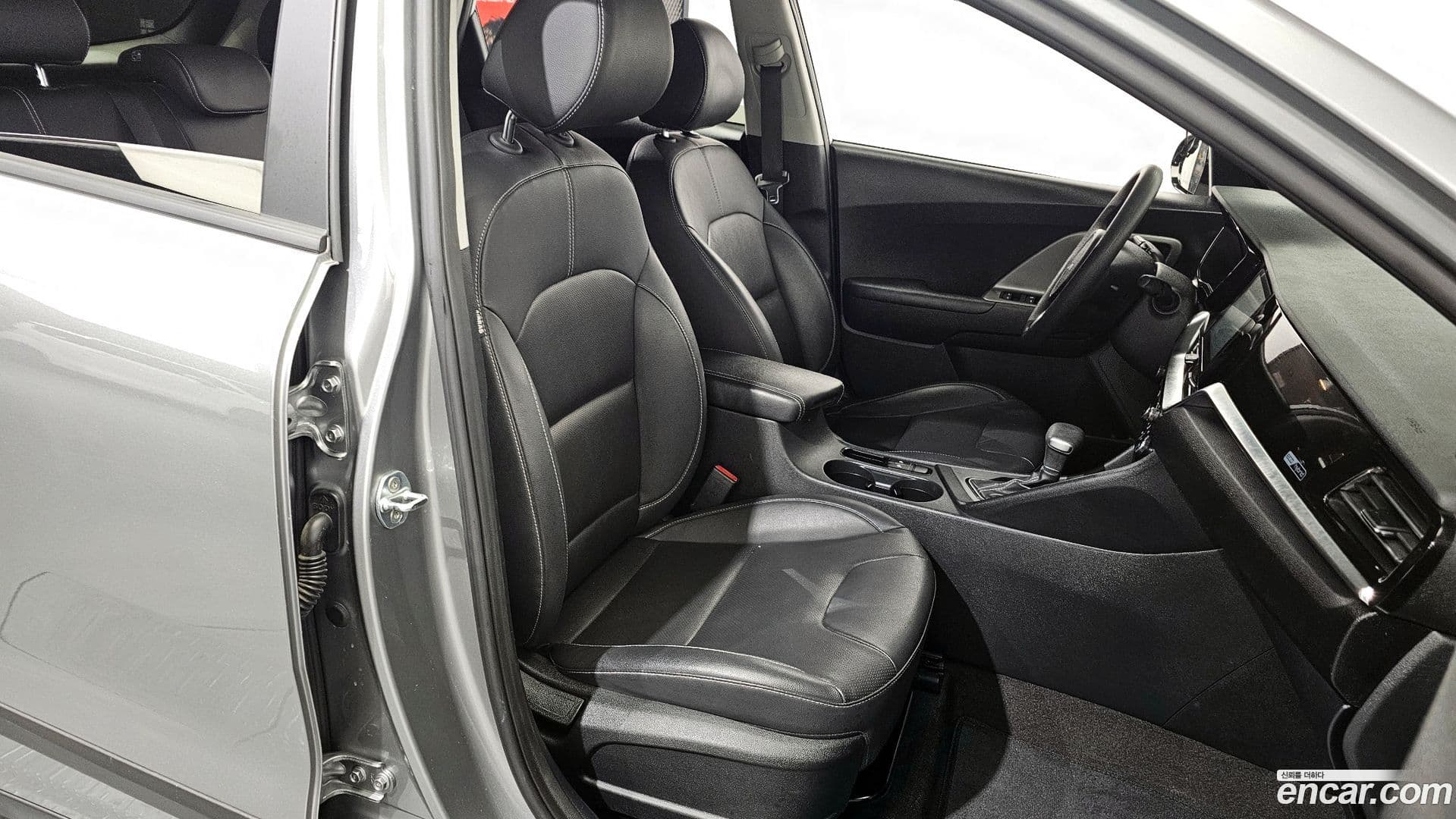 Main__Slider__Photo:Niro Kia 2021.8-11