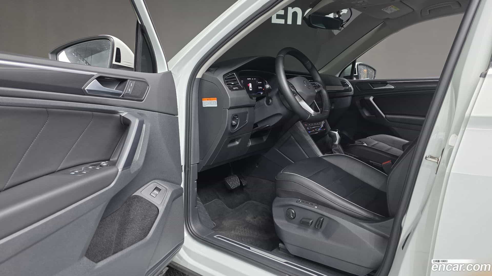 Tiguan Volkswagen 2023.6-OPTION-015