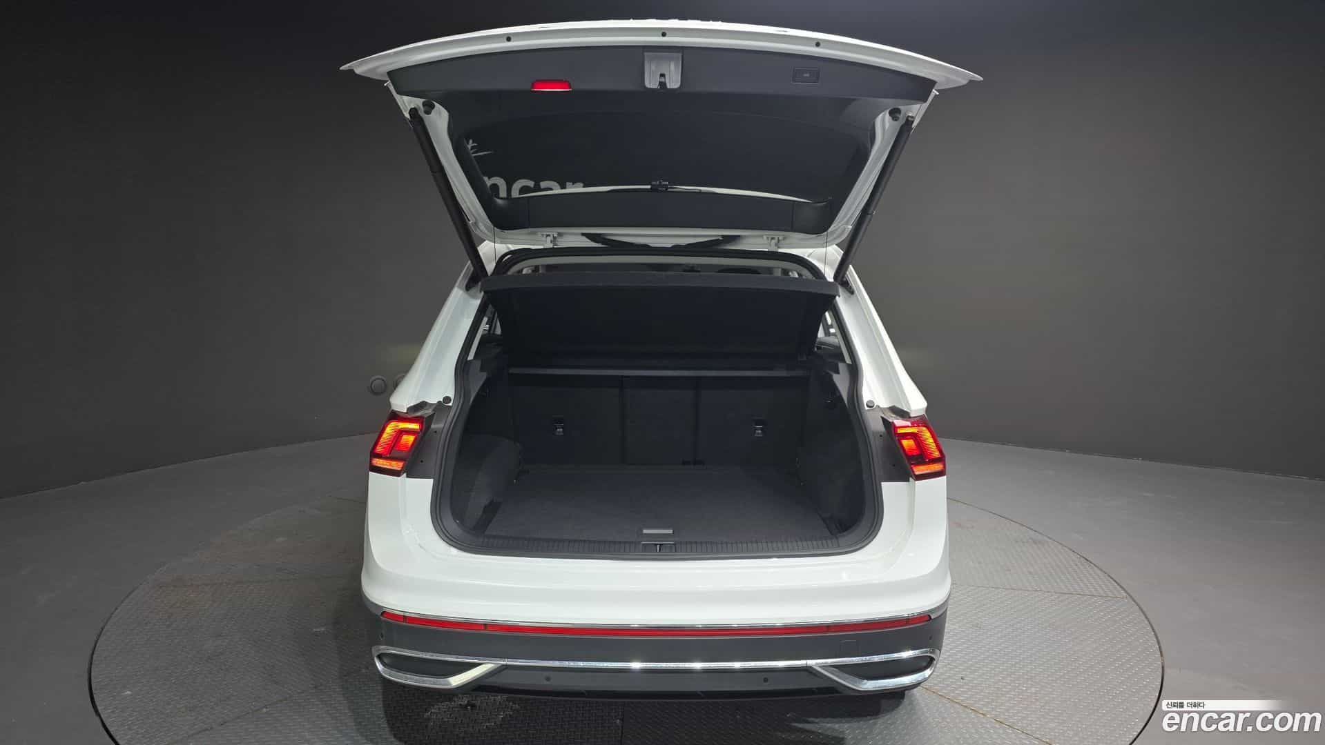 Tiguan Volkswagen 2023.6-OPTION-024