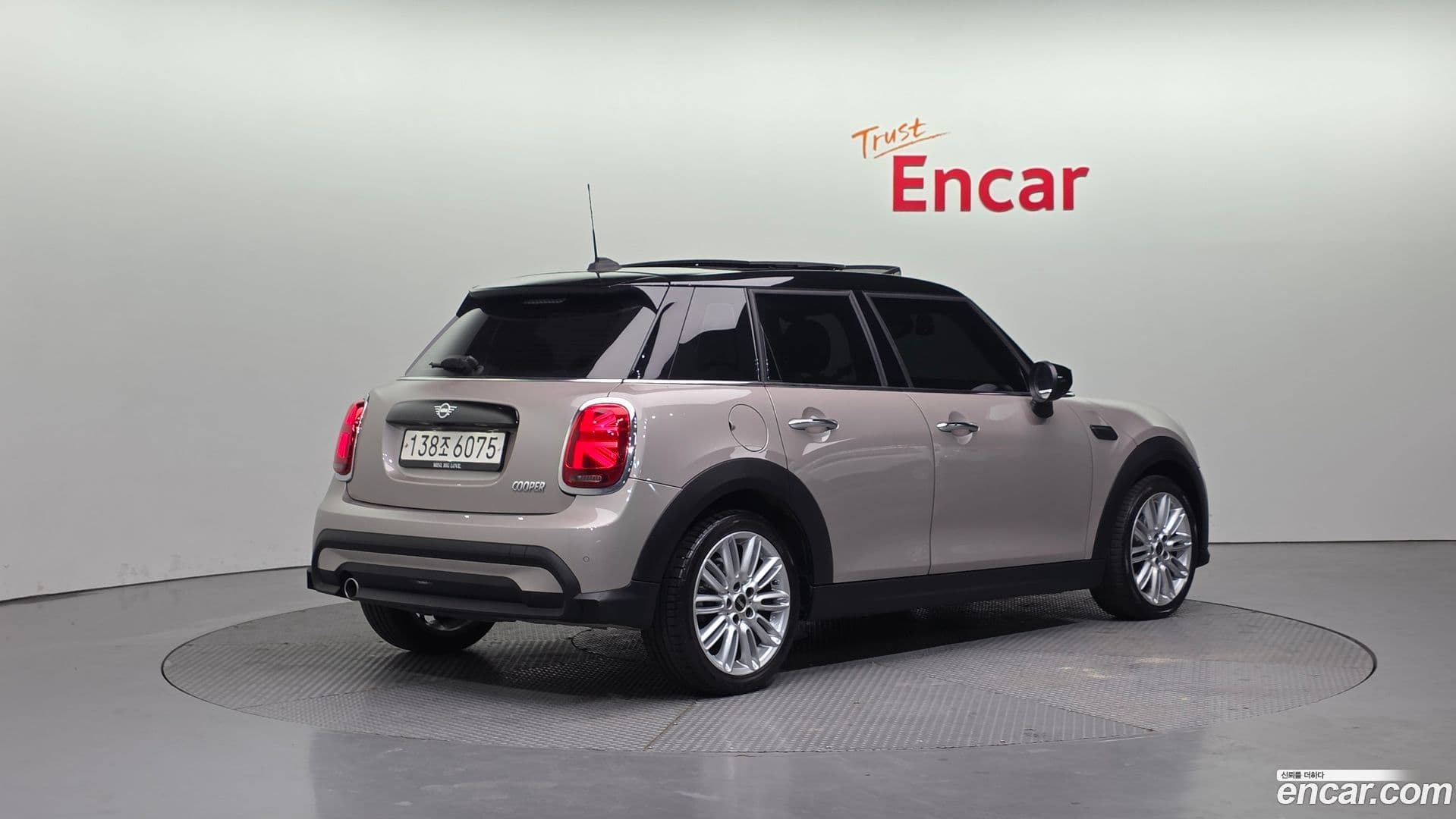 Main__Slider__Photo:Cooper Mini 2021.10-1