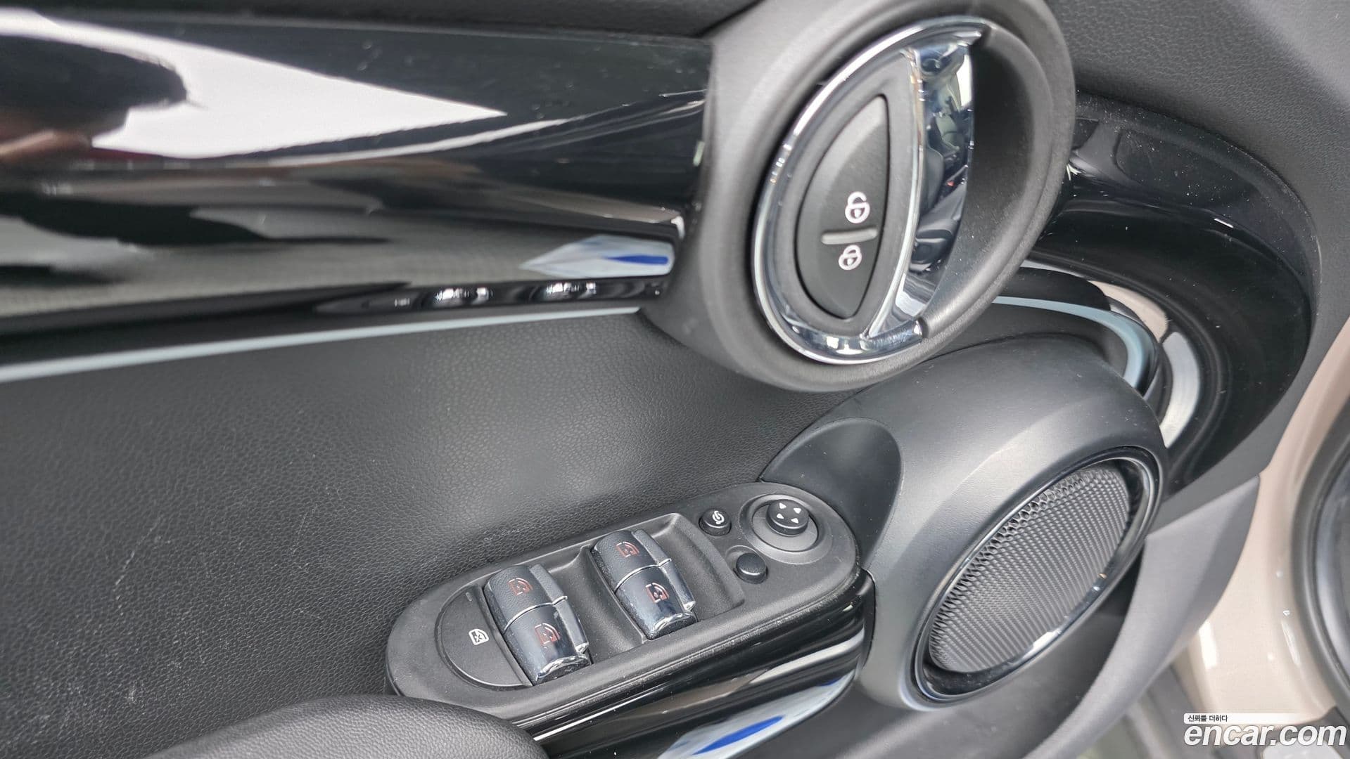 Main__Slider__Photo:Cooper Mini 2021.10-12