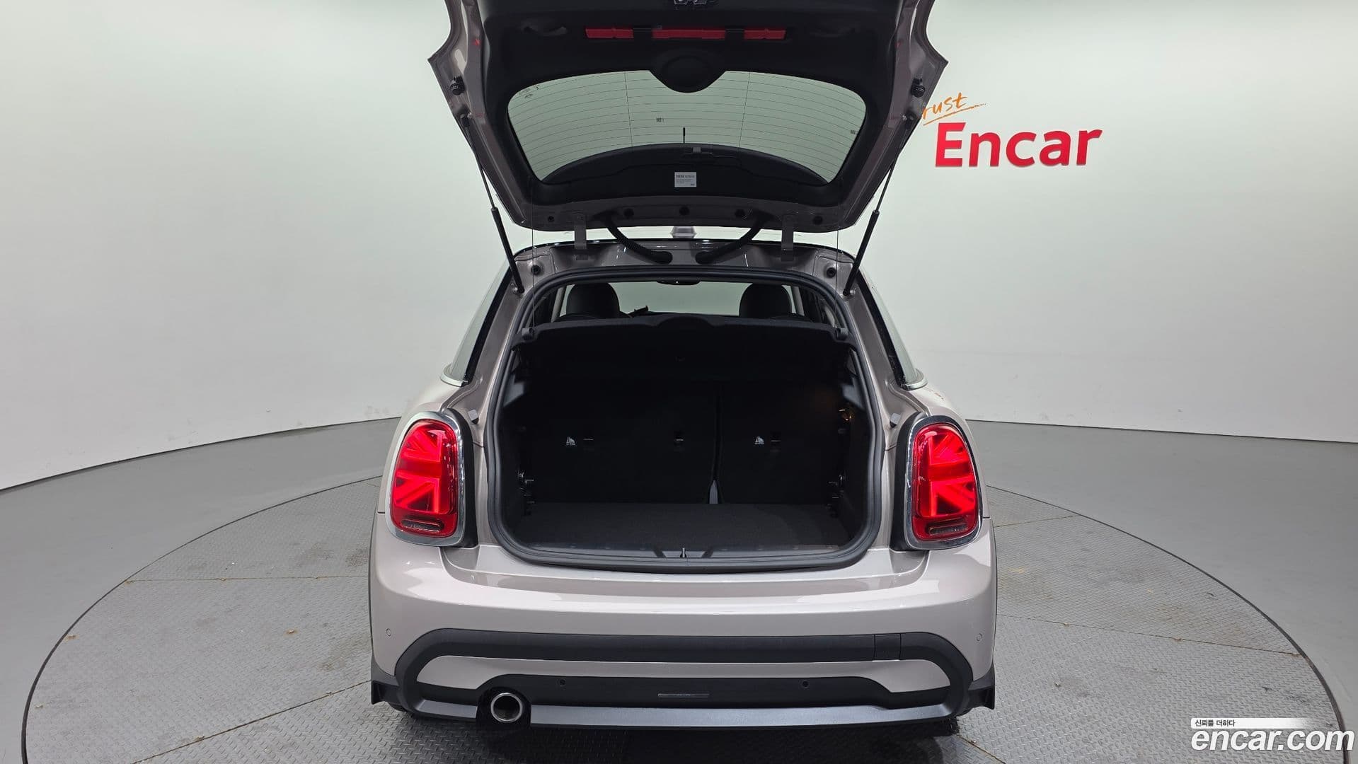 Main__Slider__Photo:Cooper Mini 2021.10-19