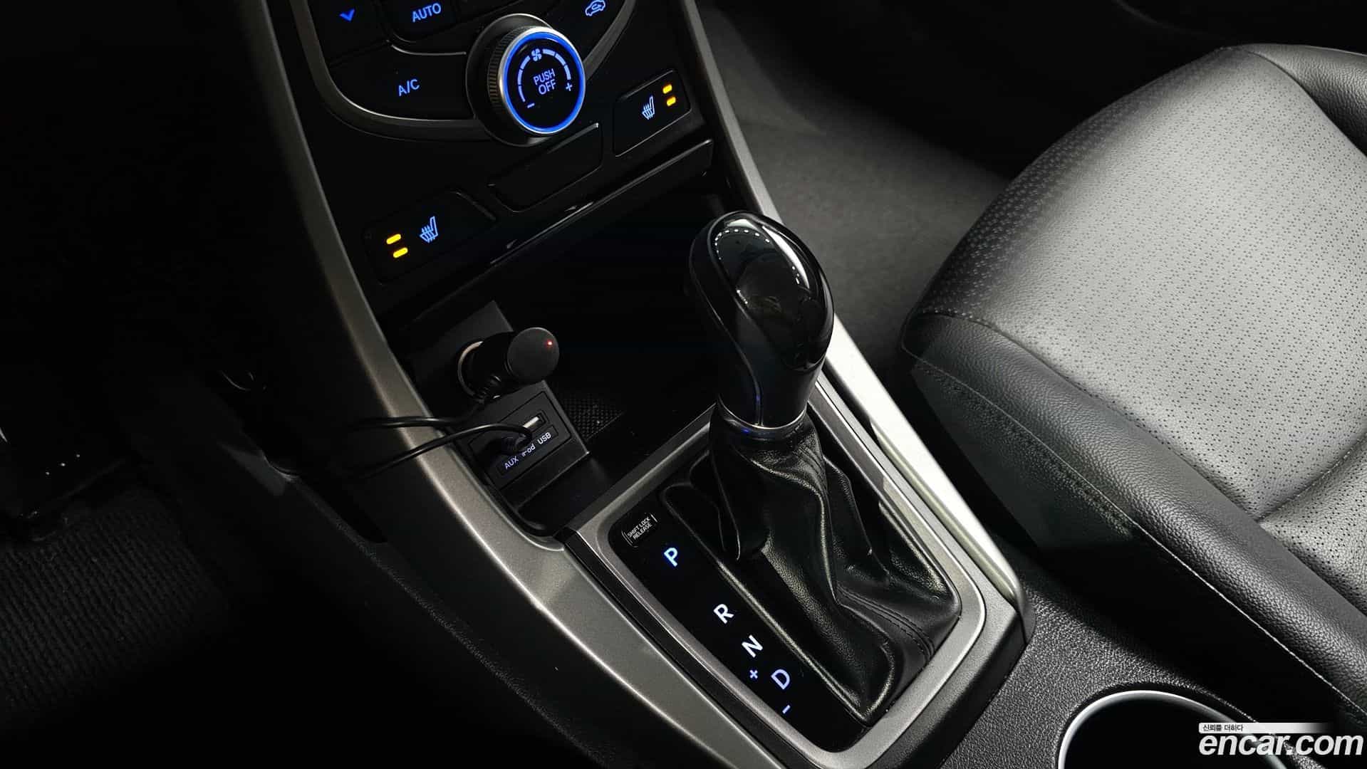 AVANTE Hyundai 2014.9-INNER-009