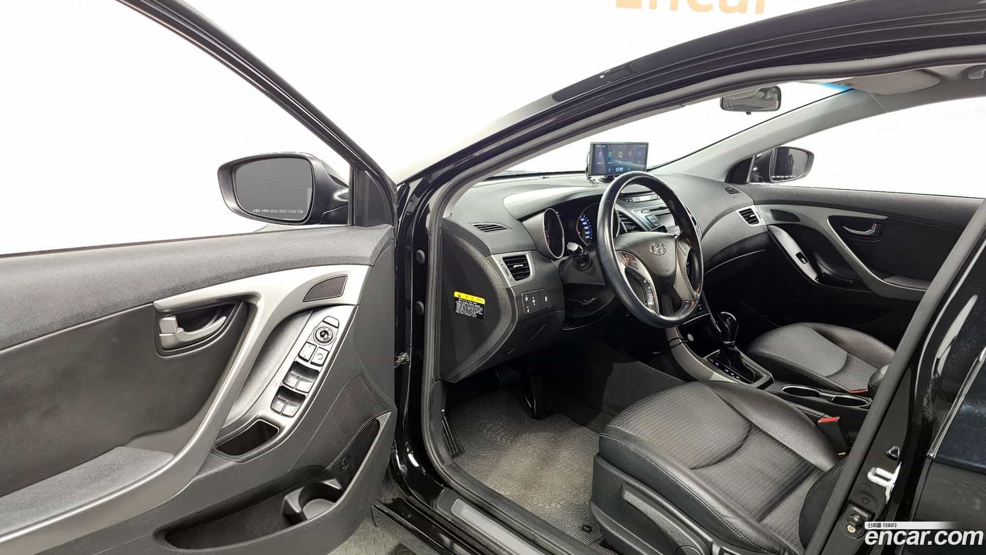AVANTE Hyundai 2014.9-INNER-010