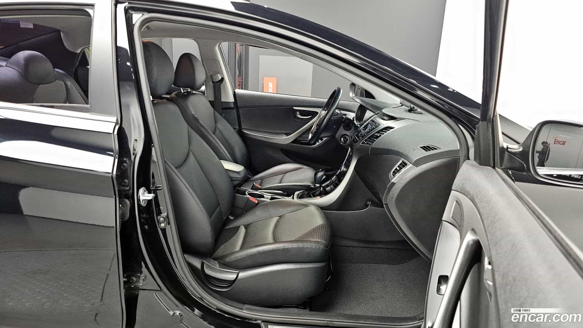 AVANTE Hyundai 2014.9-OPTION-015