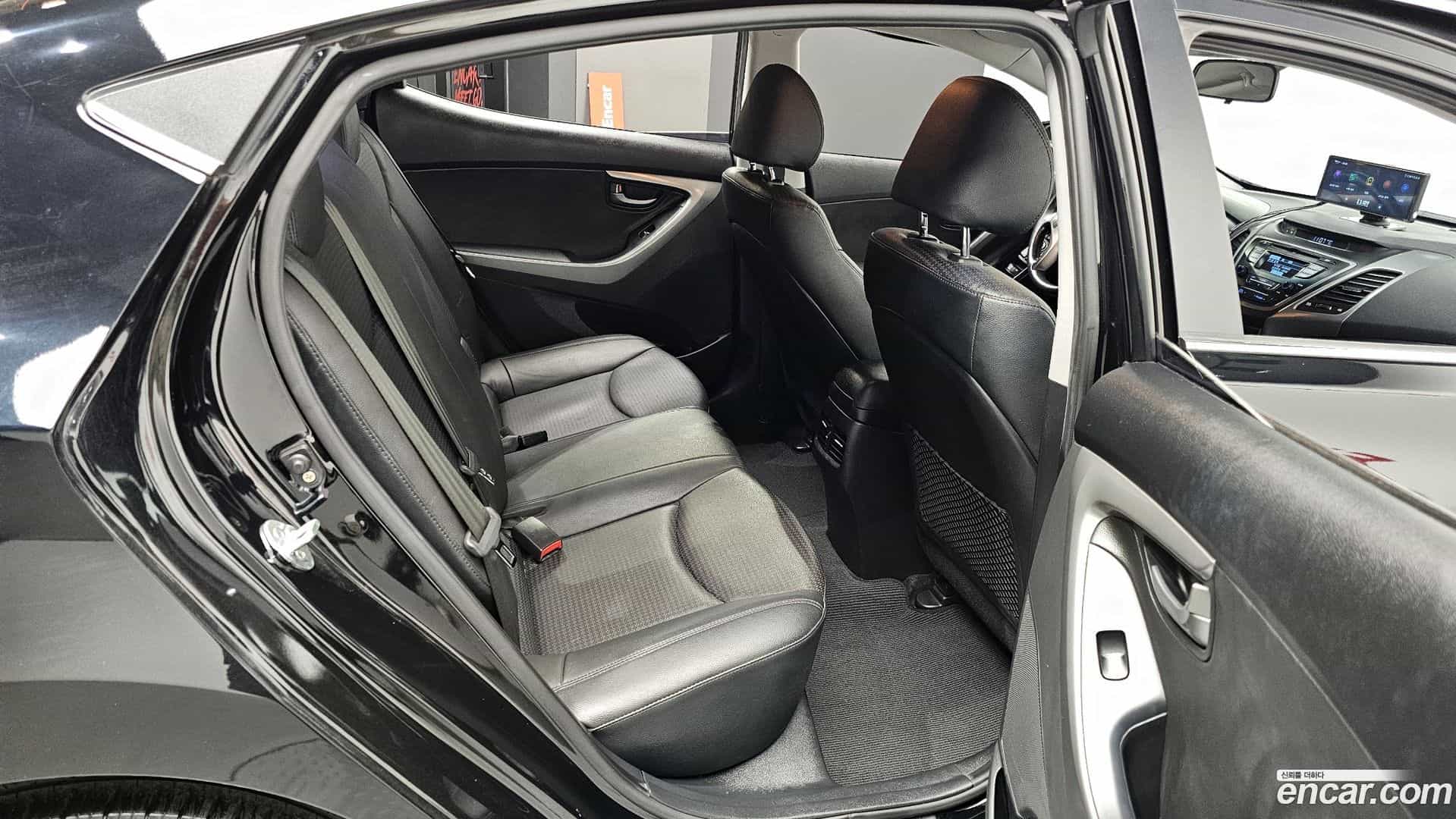 AVANTE Hyundai 2014.9-OPTION-016