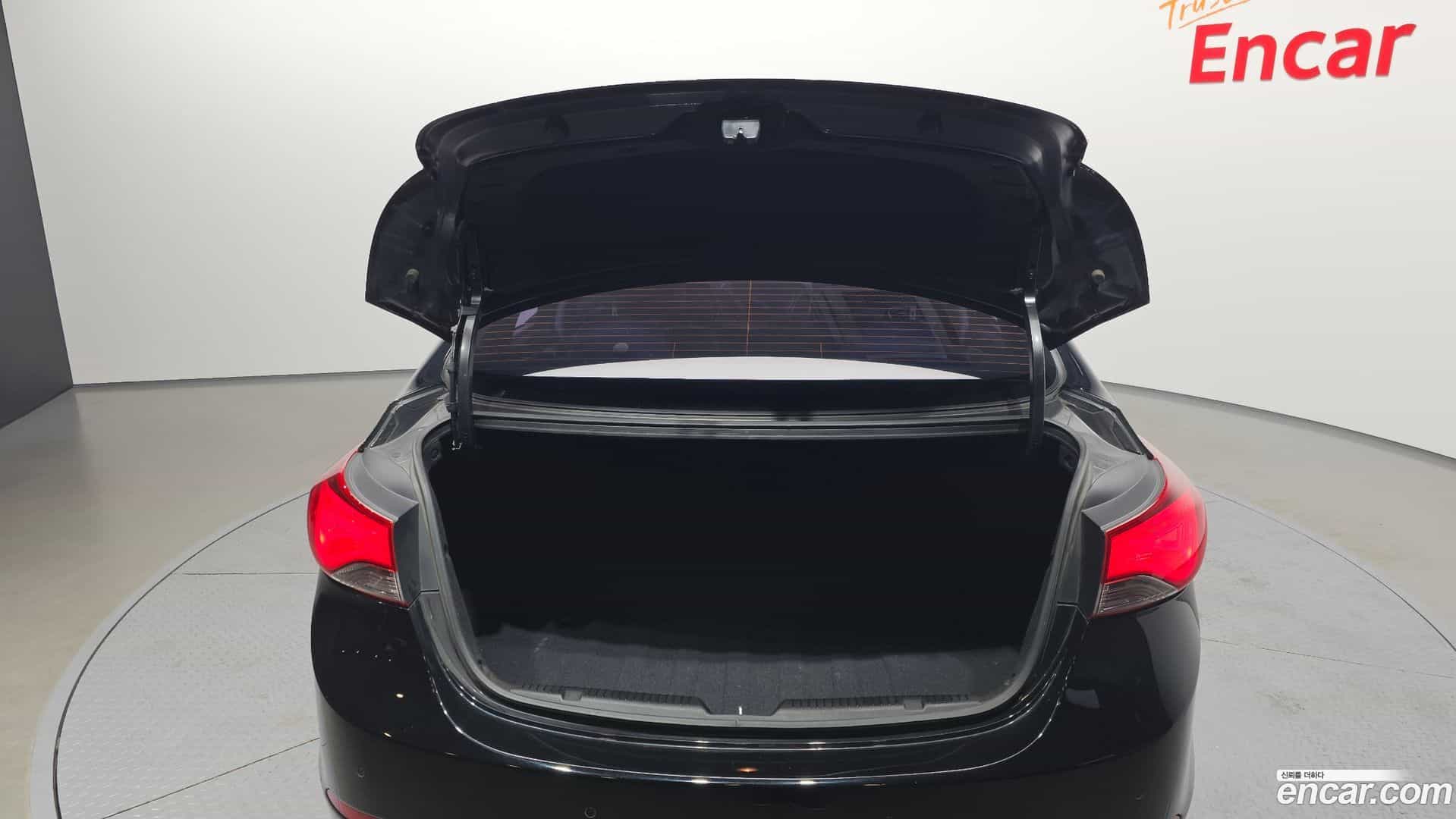 AVANTE Hyundai 2014.9-OPTION-024