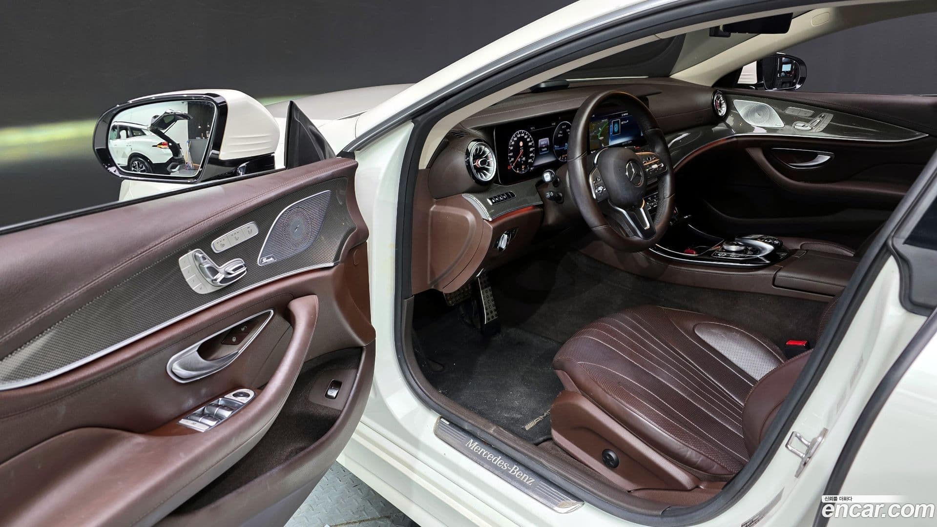 Main__Slider__Photo:CLS-Class Mercedes-Benz 2018.10-9