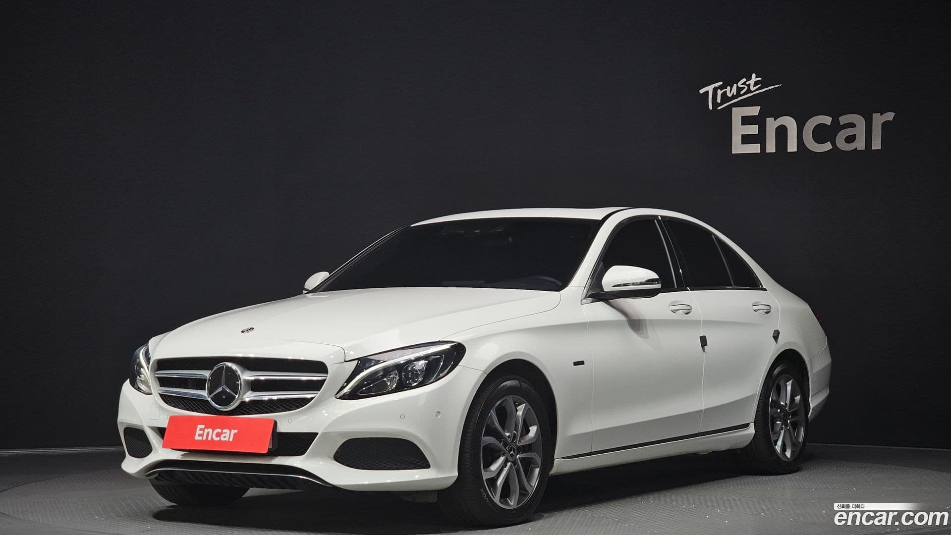 Main__Slider__Photo:C-Class Mercedes-Benz 2018.11-0