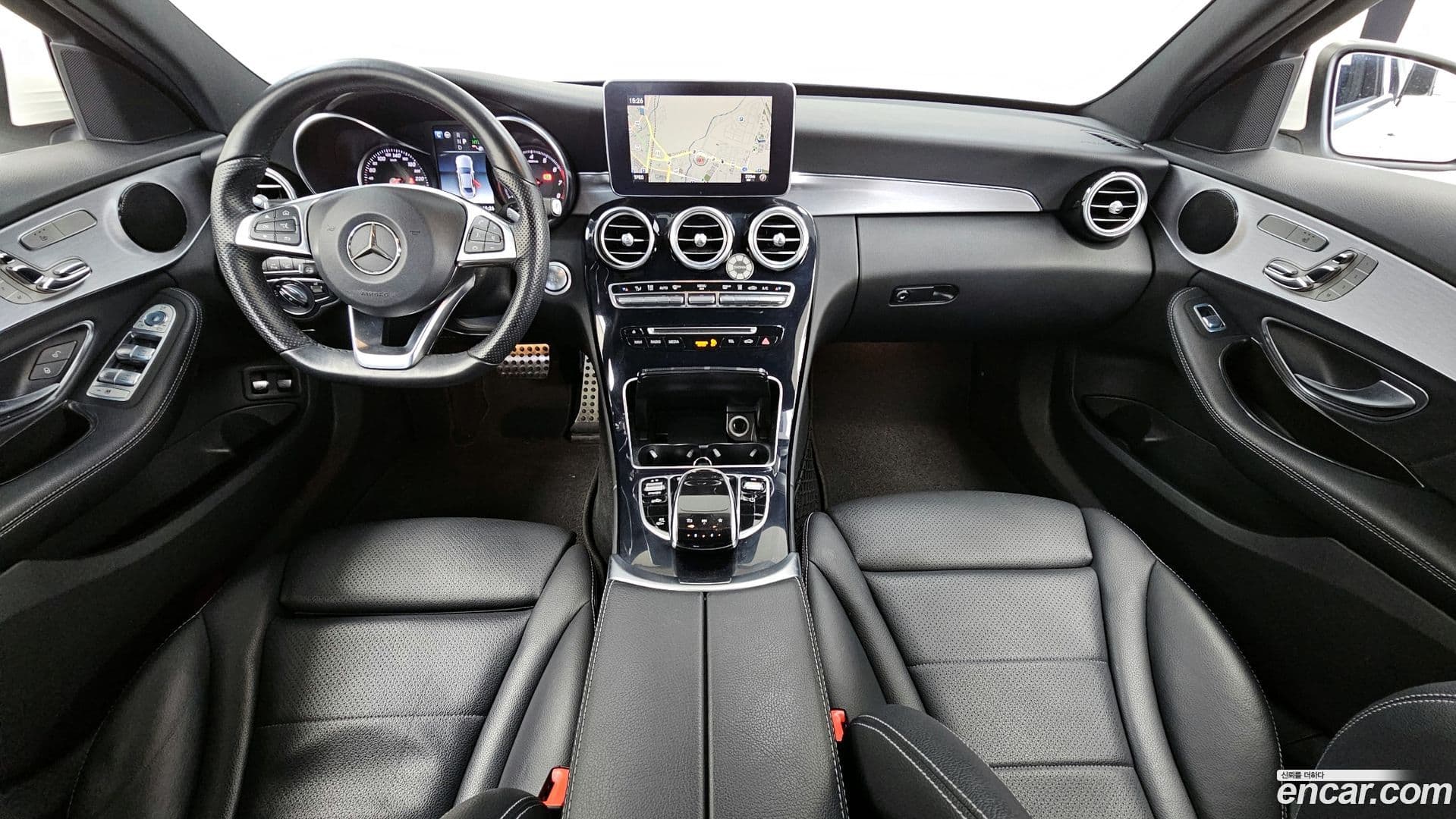 Main__Slider__Photo:C-Class Mercedes-Benz 2018.11-6