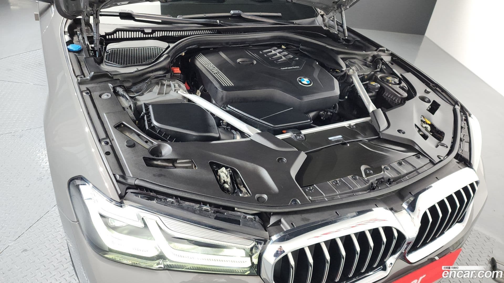 Main__Slider__Photo:5-Series BMW 2022.1-5