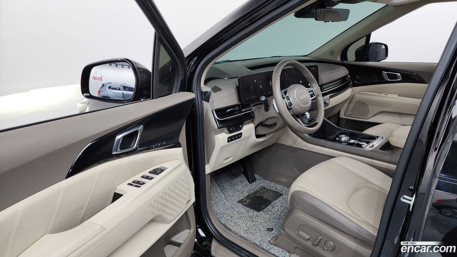 Main__Slider__Photo:Canival Kia 2024.6-9