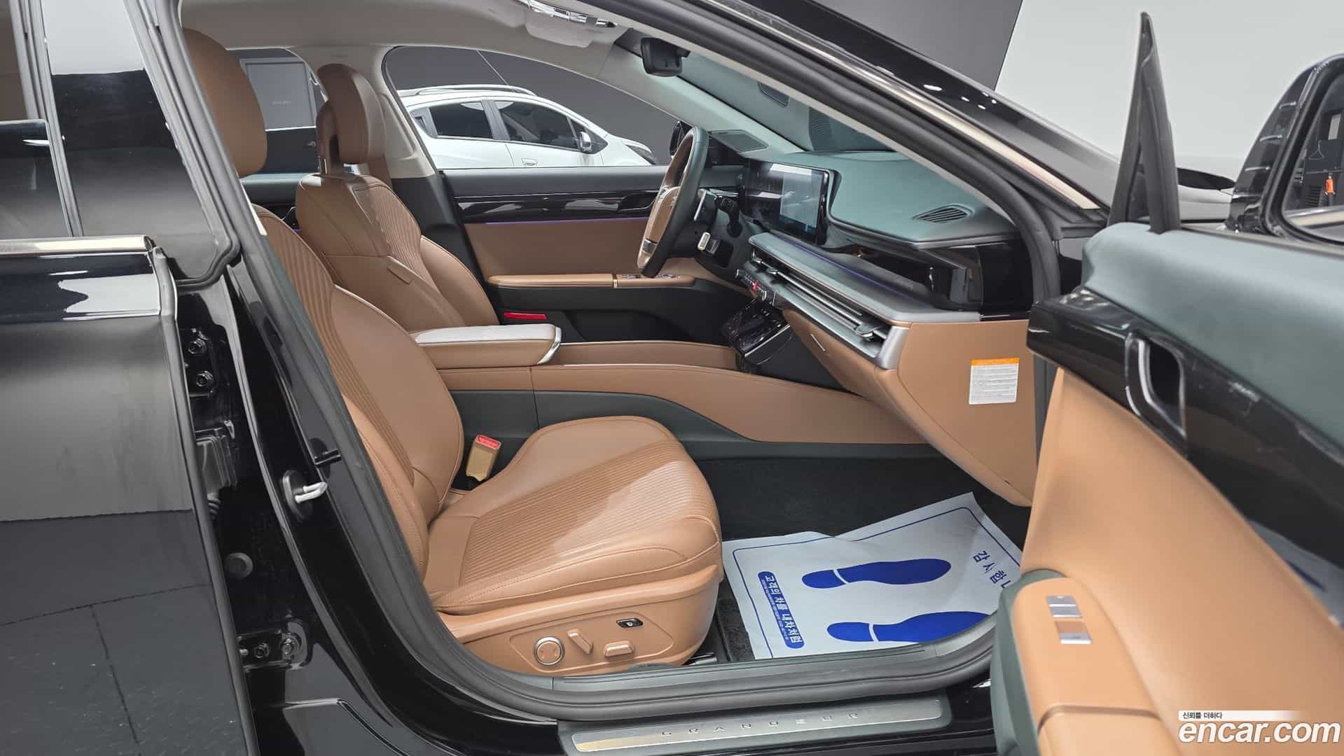 Grandeur Hyundai 2023.1-INNER-010
