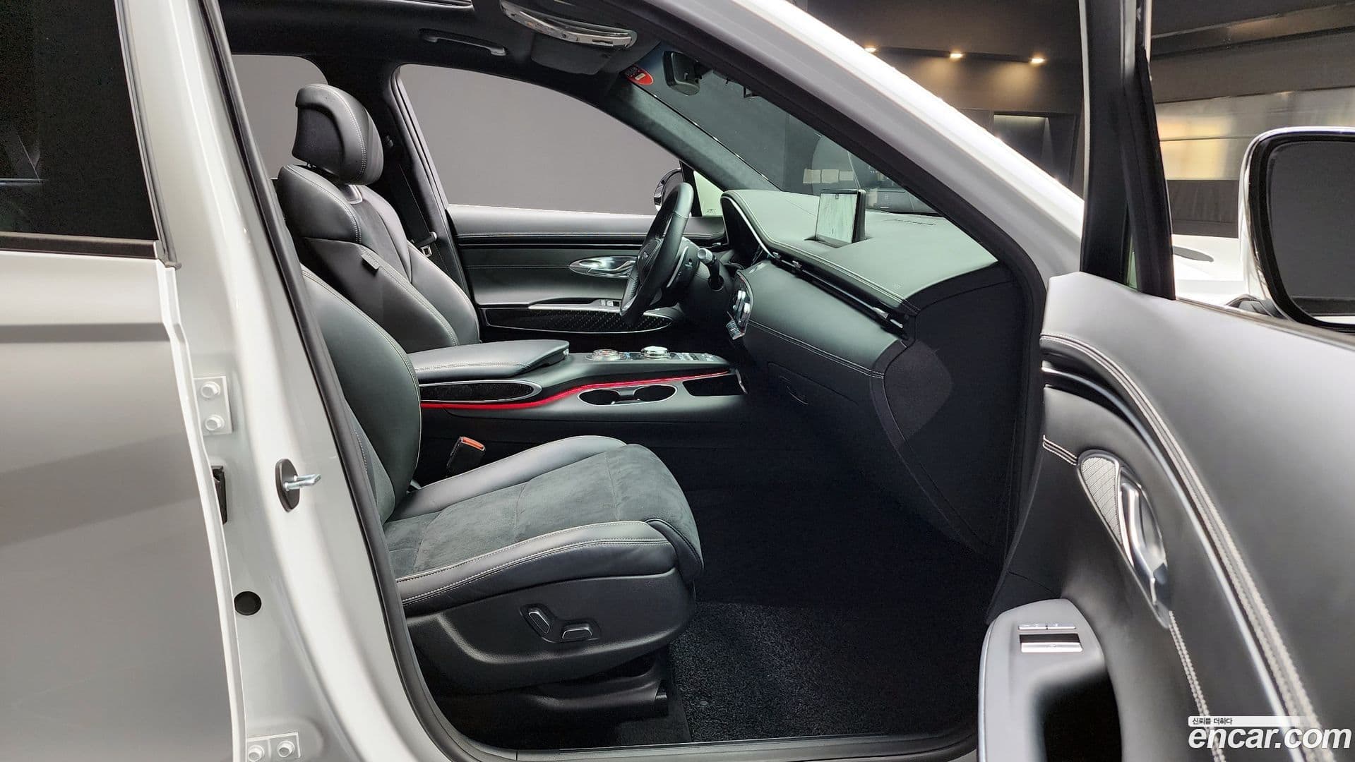 Main__Slider__Photo:GV70 Genesis 2023.6-9