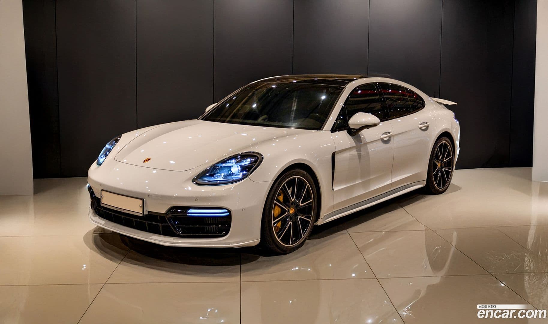 Main__Slider__Photo:Panamera Porsche 2019.6-0