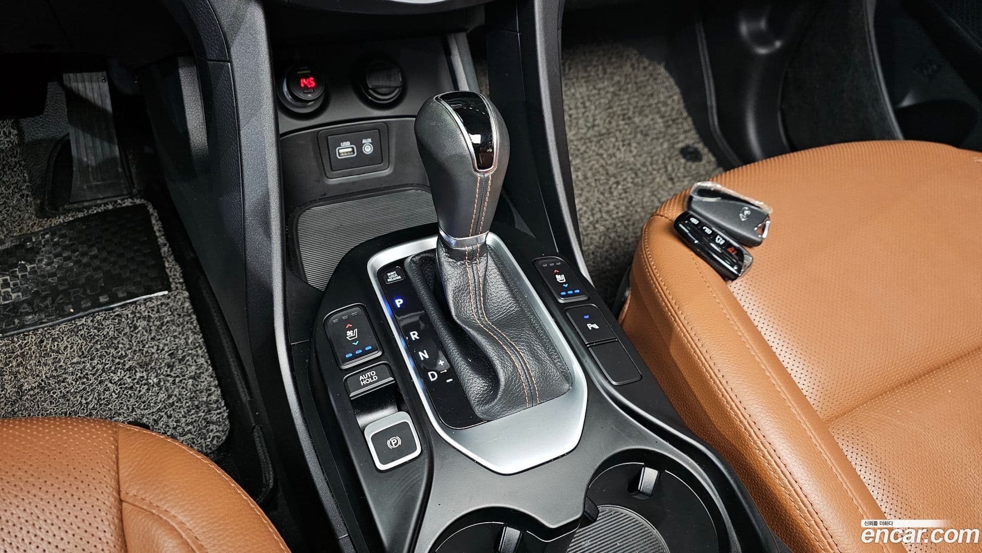 Main__Slider__Photo:Santafe Hyundai 2015.9-8