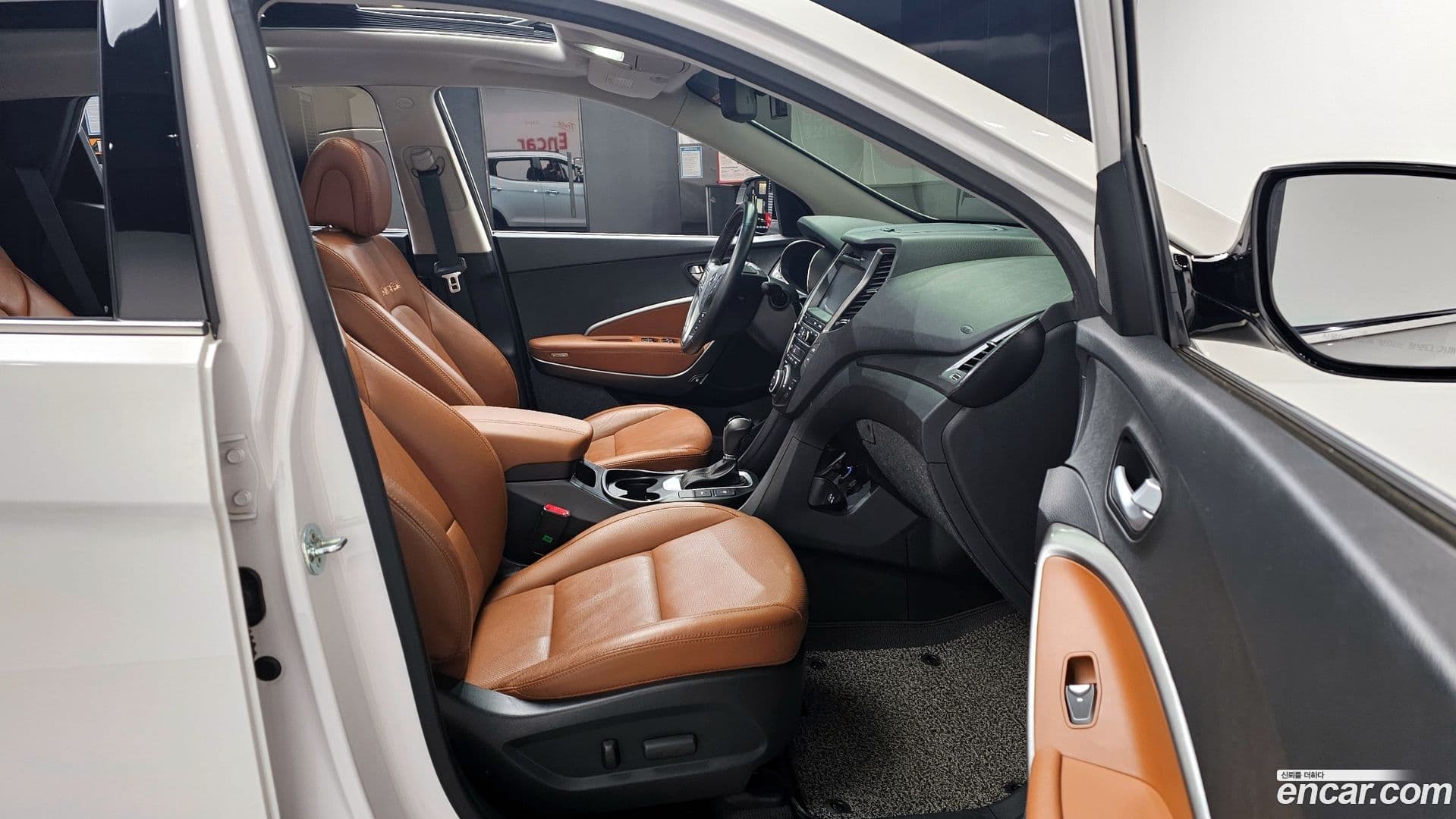 Main__Slider__Photo:Santafe Hyundai 2015.9-9