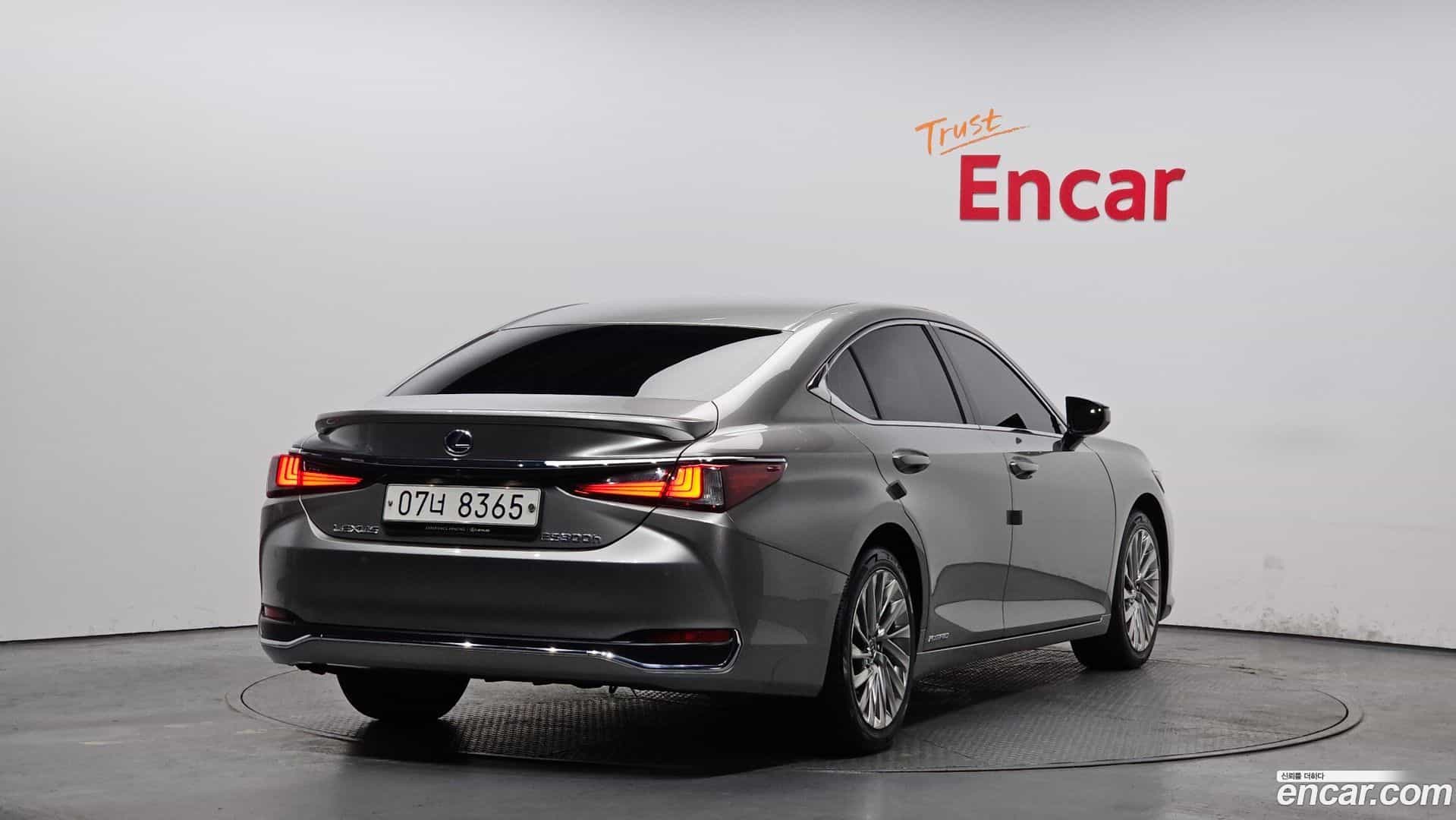 ES Lexus 2018.11-OUTER-002