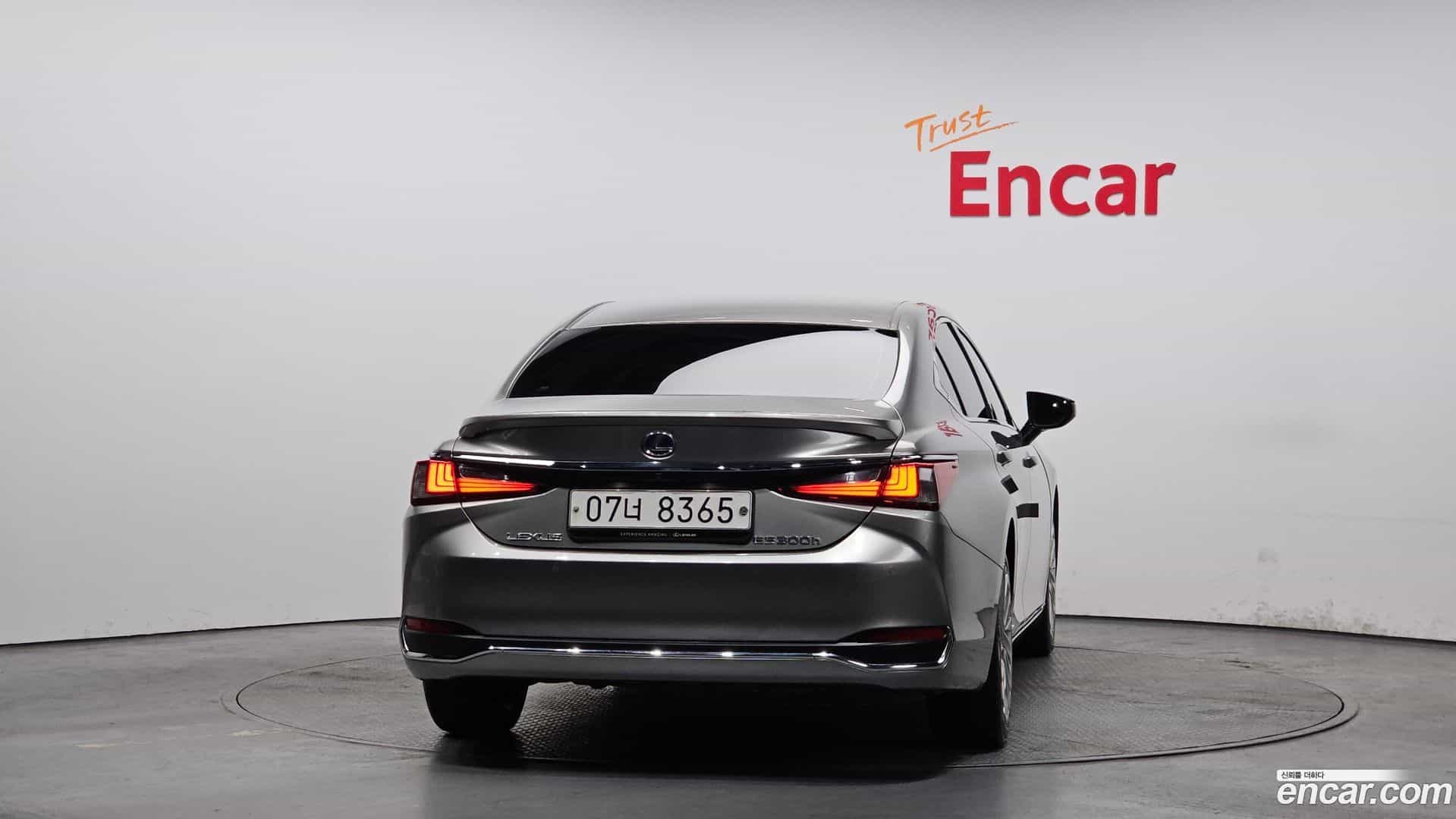 ES Lexus 2018.11-OUTER-004