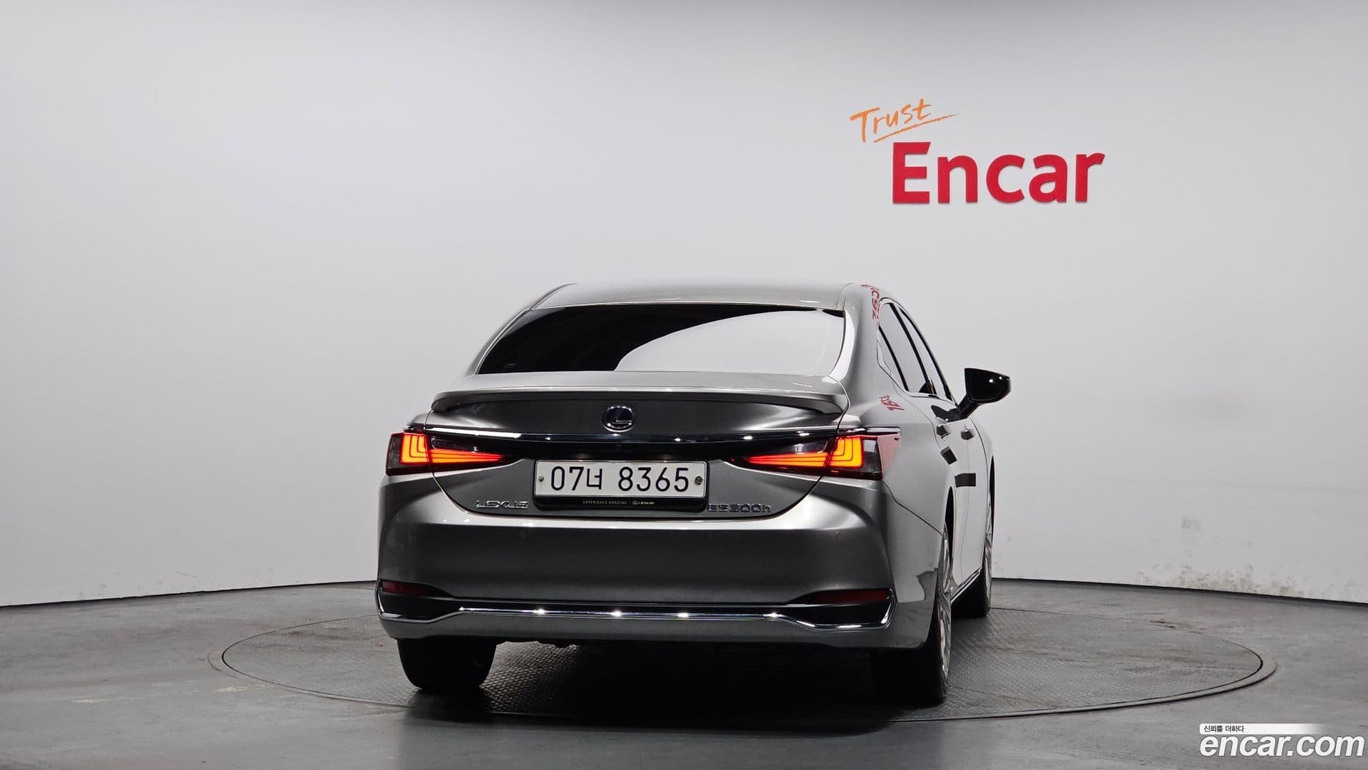 Main__Slider__Photo:ES Lexus 2018.11-3