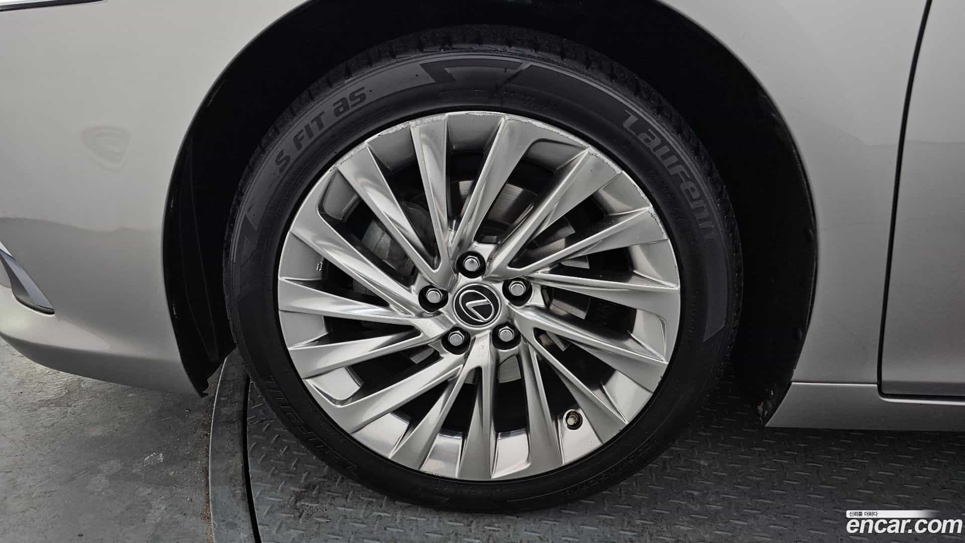 ES Lexus 2018.11-OUTER-005