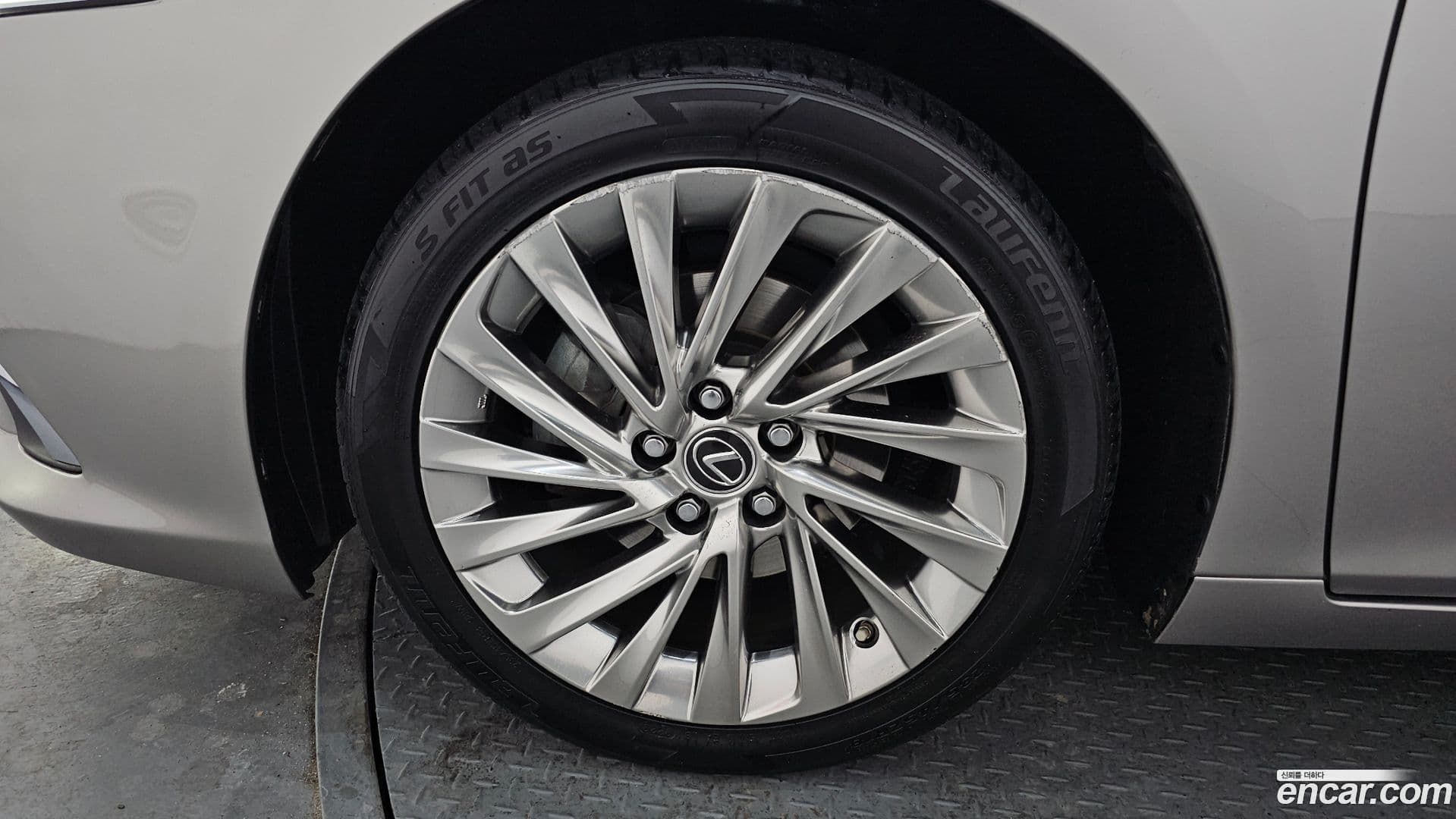 Main__Slider__Photo:ES Lexus 2018.11-4