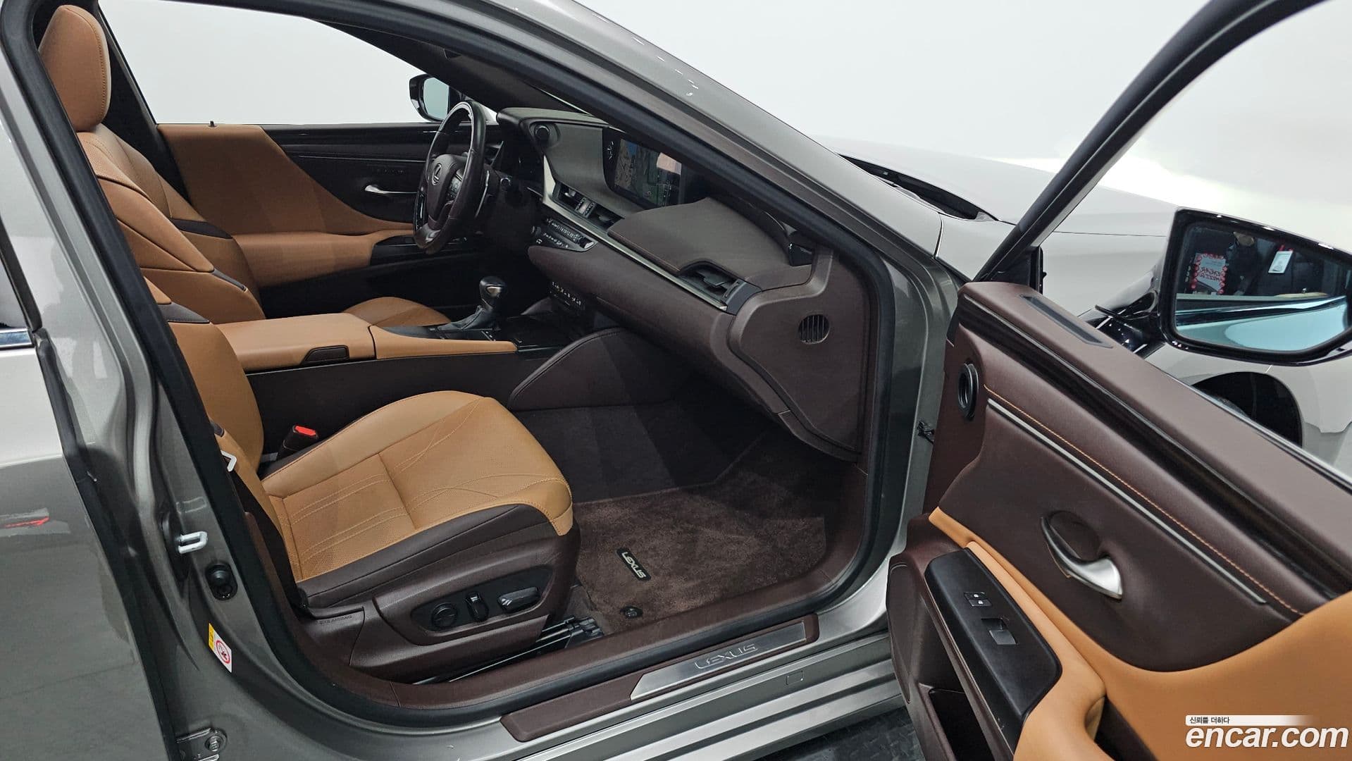 Main__Slider__Photo:ES Lexus 2018.11-9