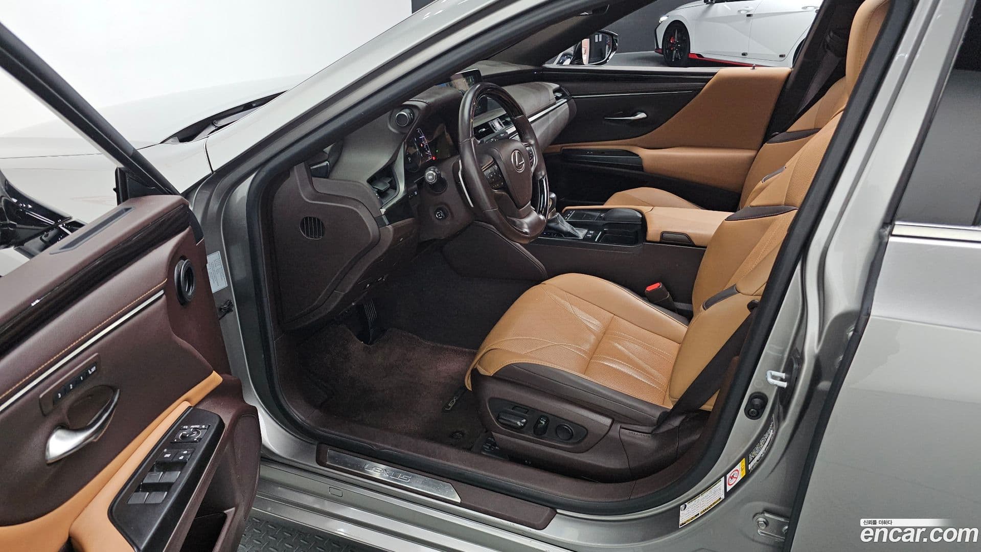 Main__Slider__Photo:ES Lexus 2018.11-10