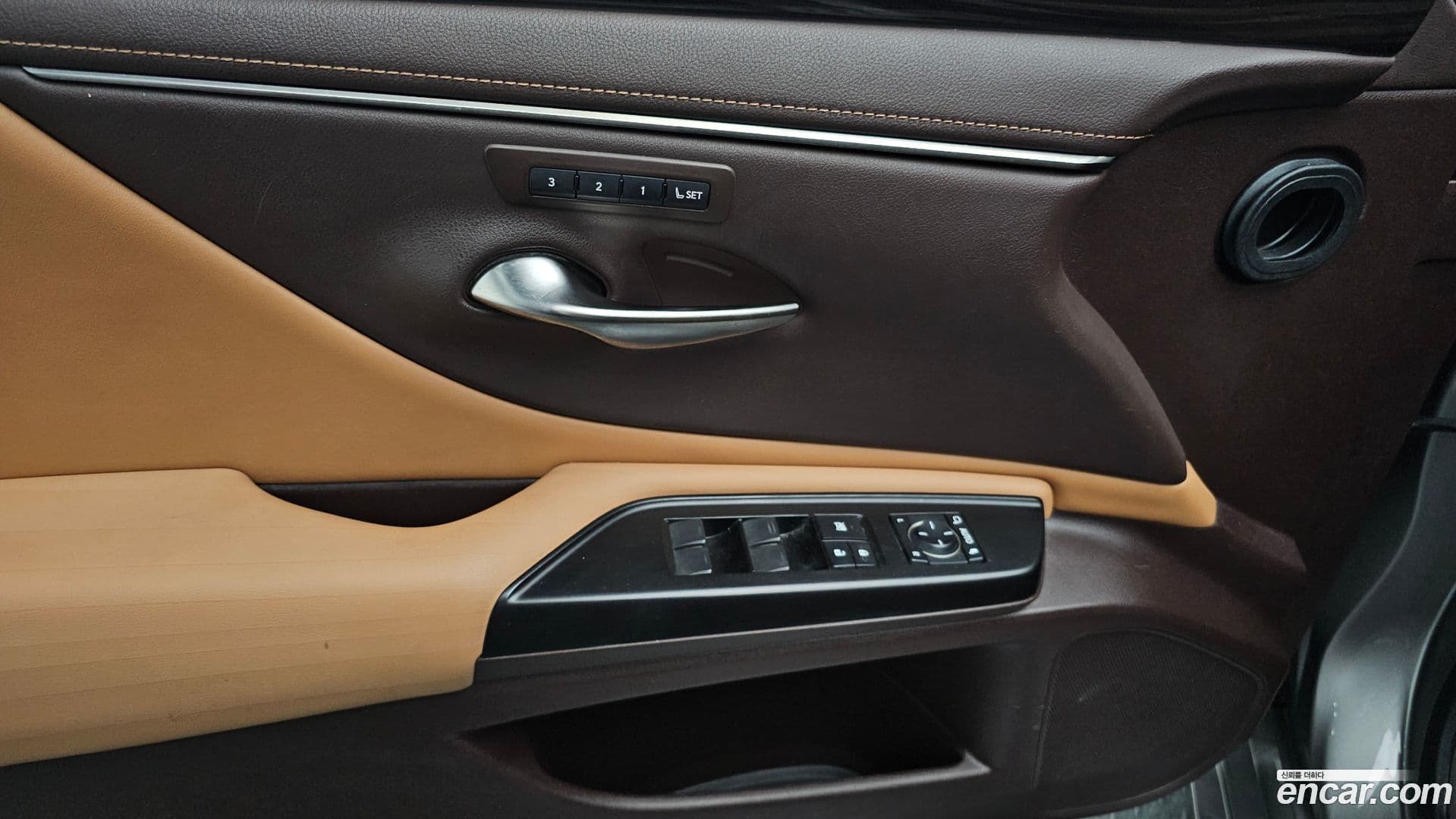 Main__Slider__Photo:ES Lexus 2018.11-16