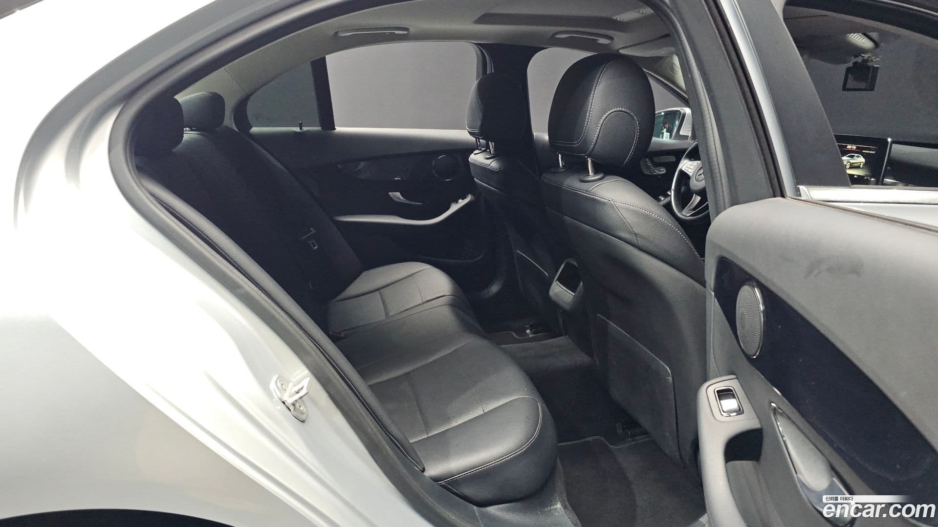 Main__Slider__Photo:C-Class Mercedes-Benz 2015.8-11