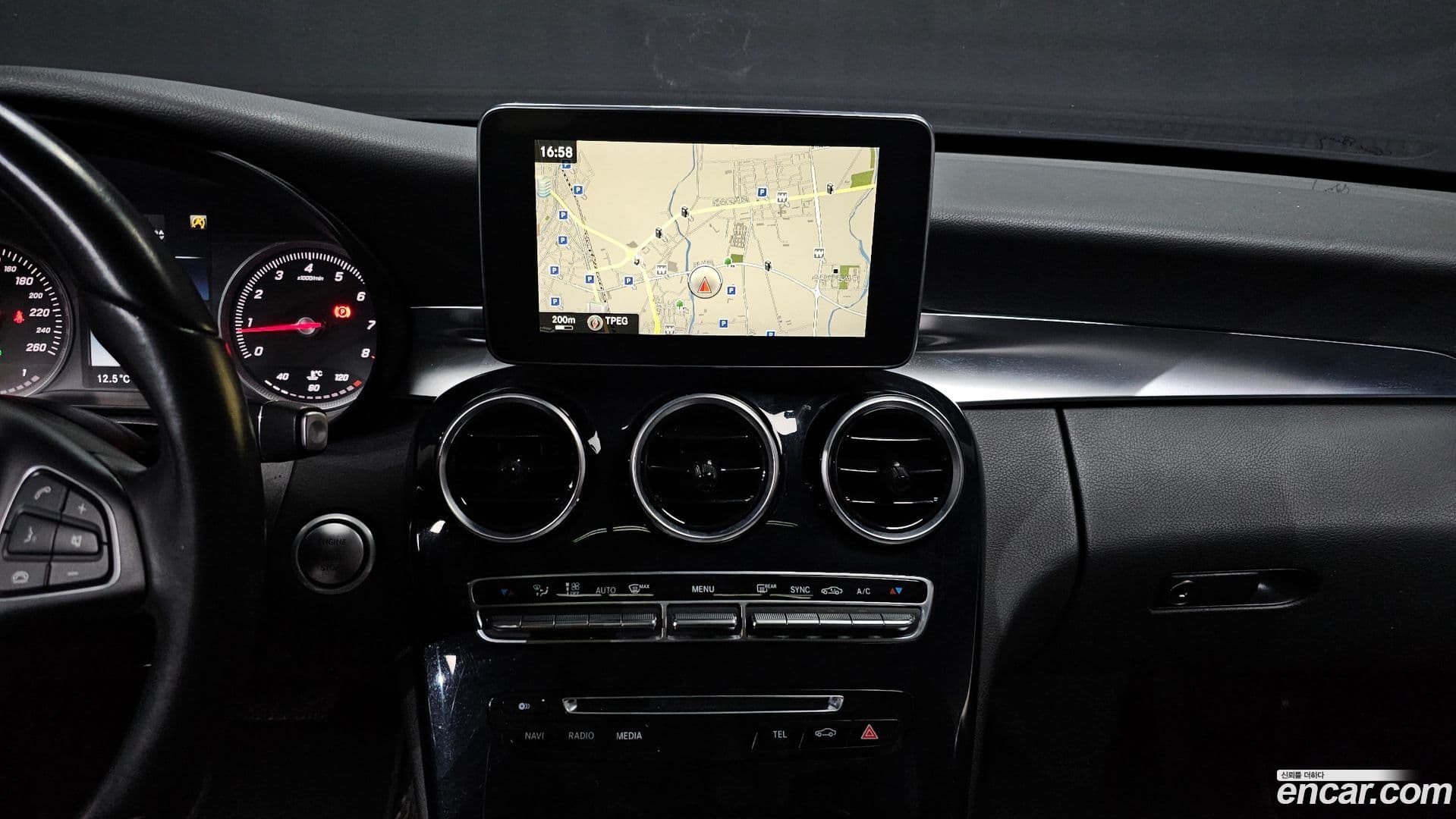 Main__Slider__Photo:C-Class Mercedes-Benz 2015.8-13