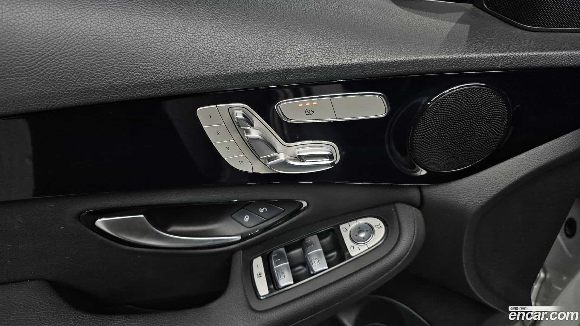 C-Class Mercedes-Benz 2015.8-OPTION-021