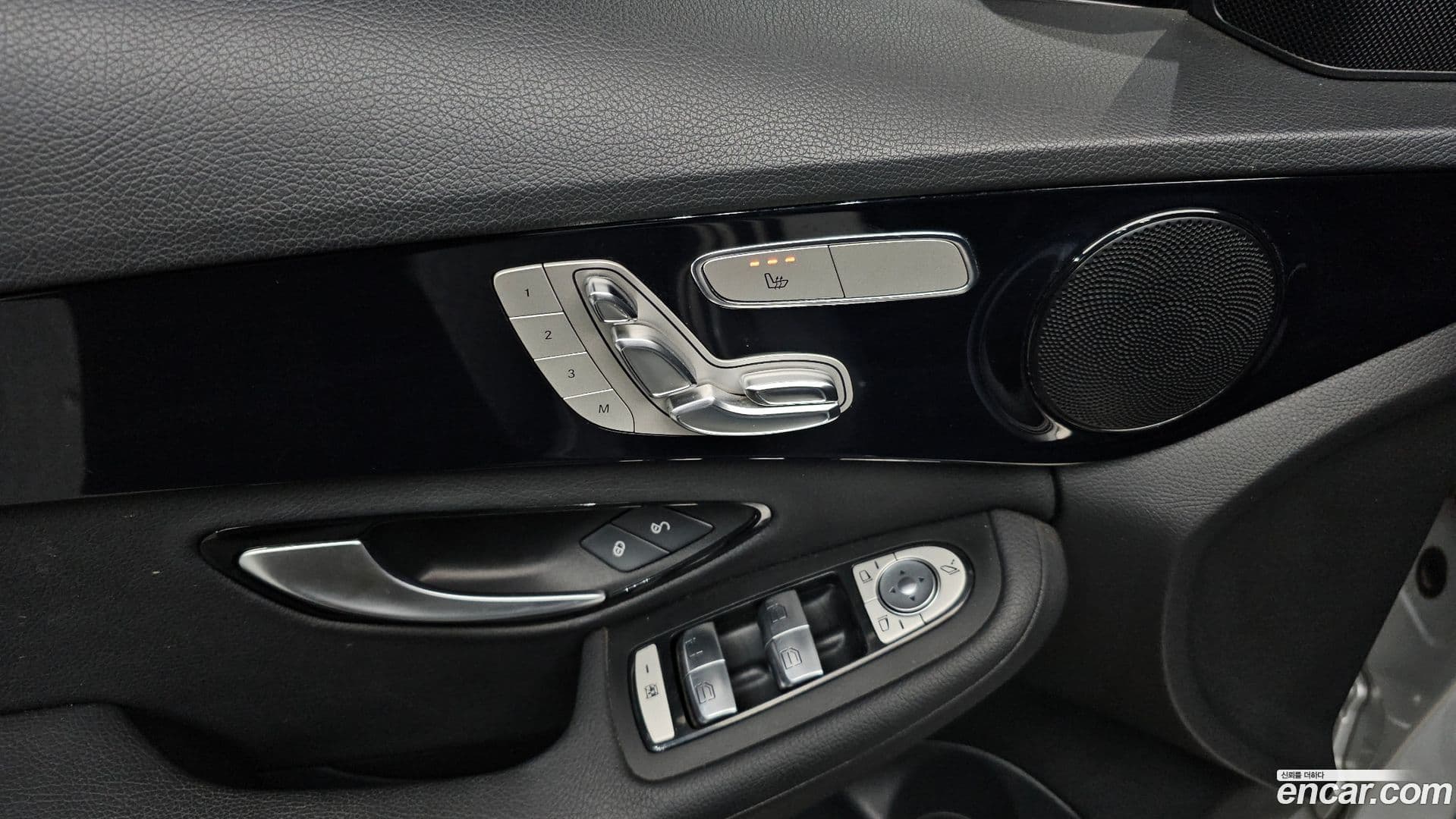 Main__Slider__Photo:C-Class Mercedes-Benz 2015.8-16