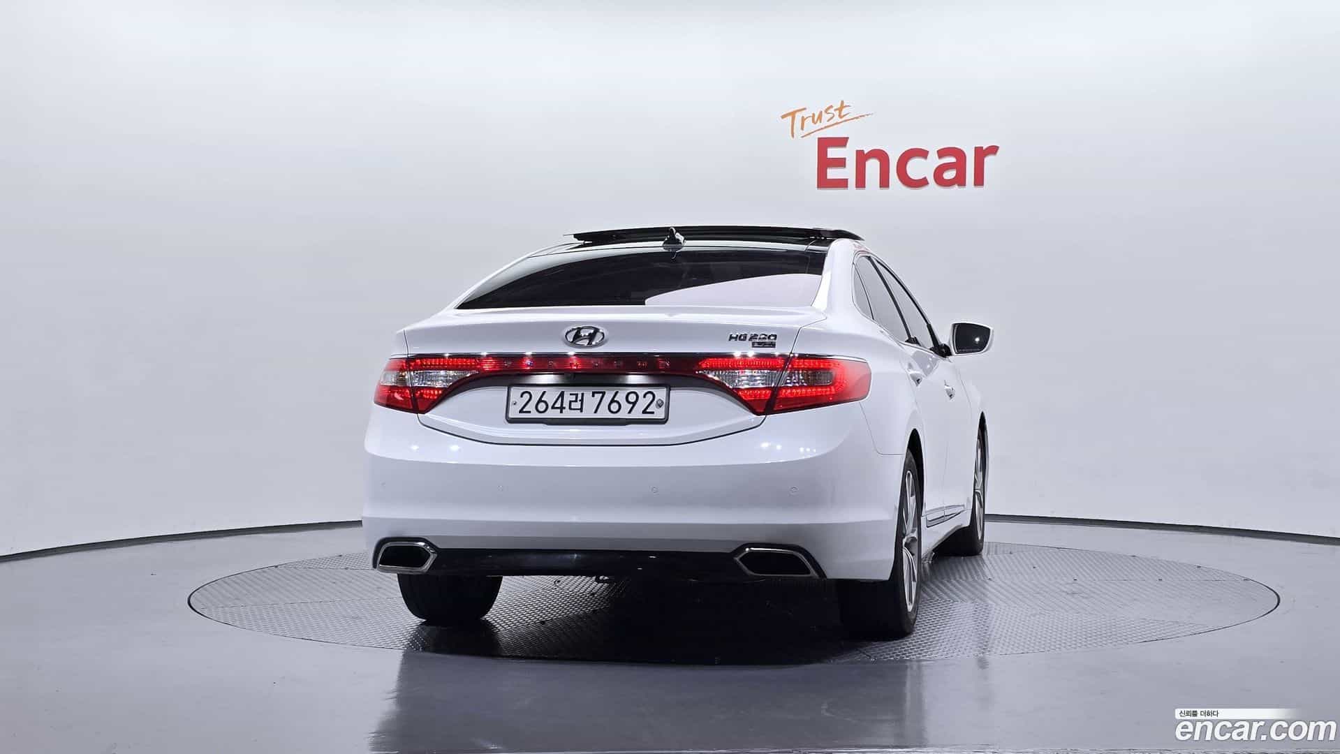 Grandeur Hyundai 2015.8-OUTER-004