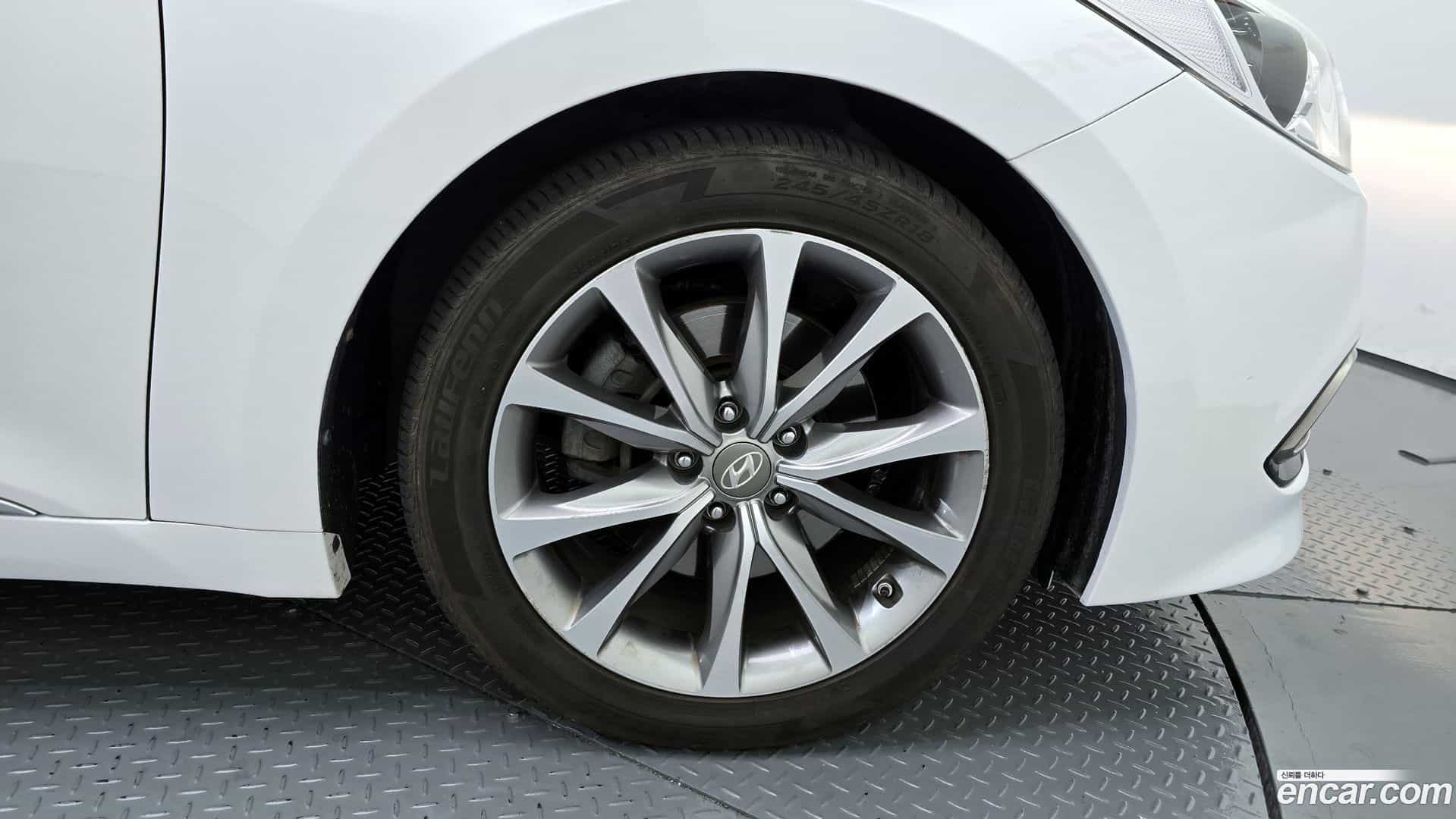 Grandeur Hyundai 2015.8-OUTER-005