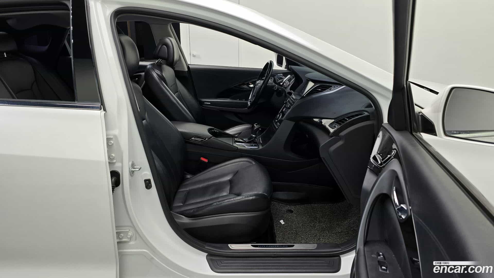 Grandeur Hyundai 2015.8-INNER-010