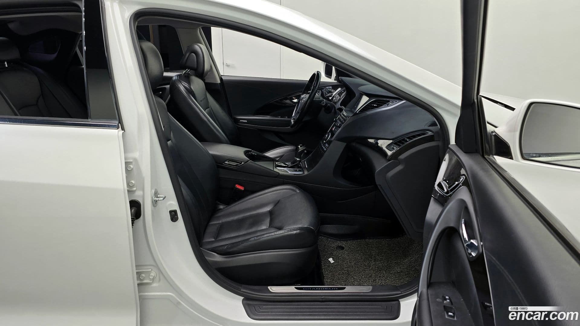 Main__Slider__Photo:Grandeur Hyundai 2015.8-9