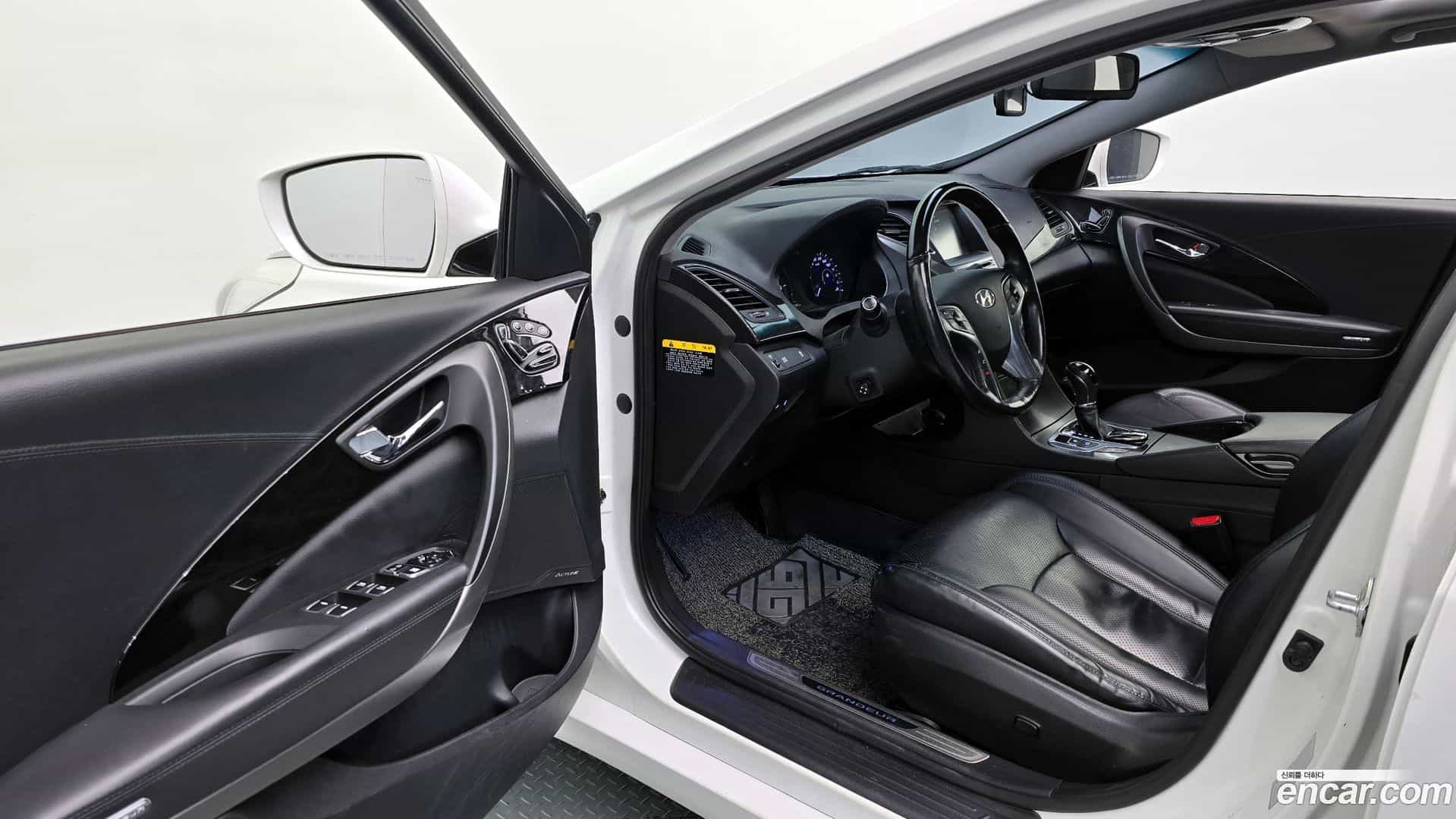 Grandeur Hyundai 2015.8-OPTION-015