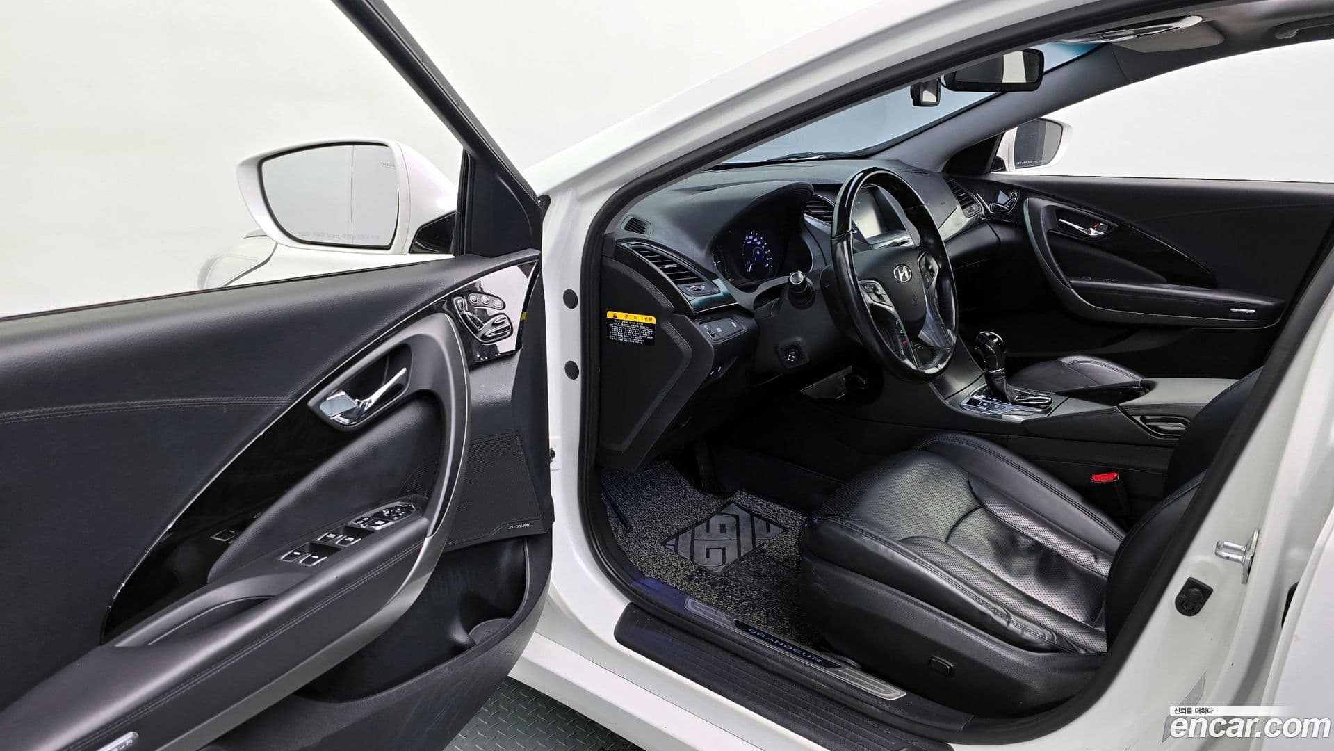 Main__Slider__Photo:Grandeur Hyundai 2015.8-10