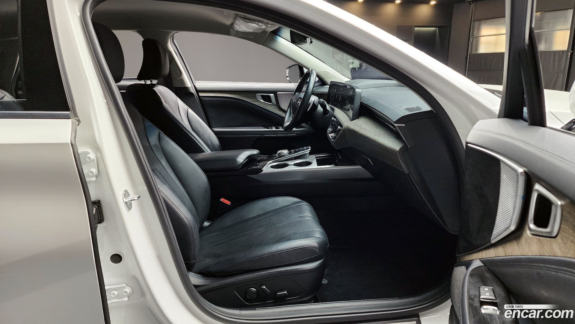 Main__Slider__Photo:K8 Kia 2022.1-9